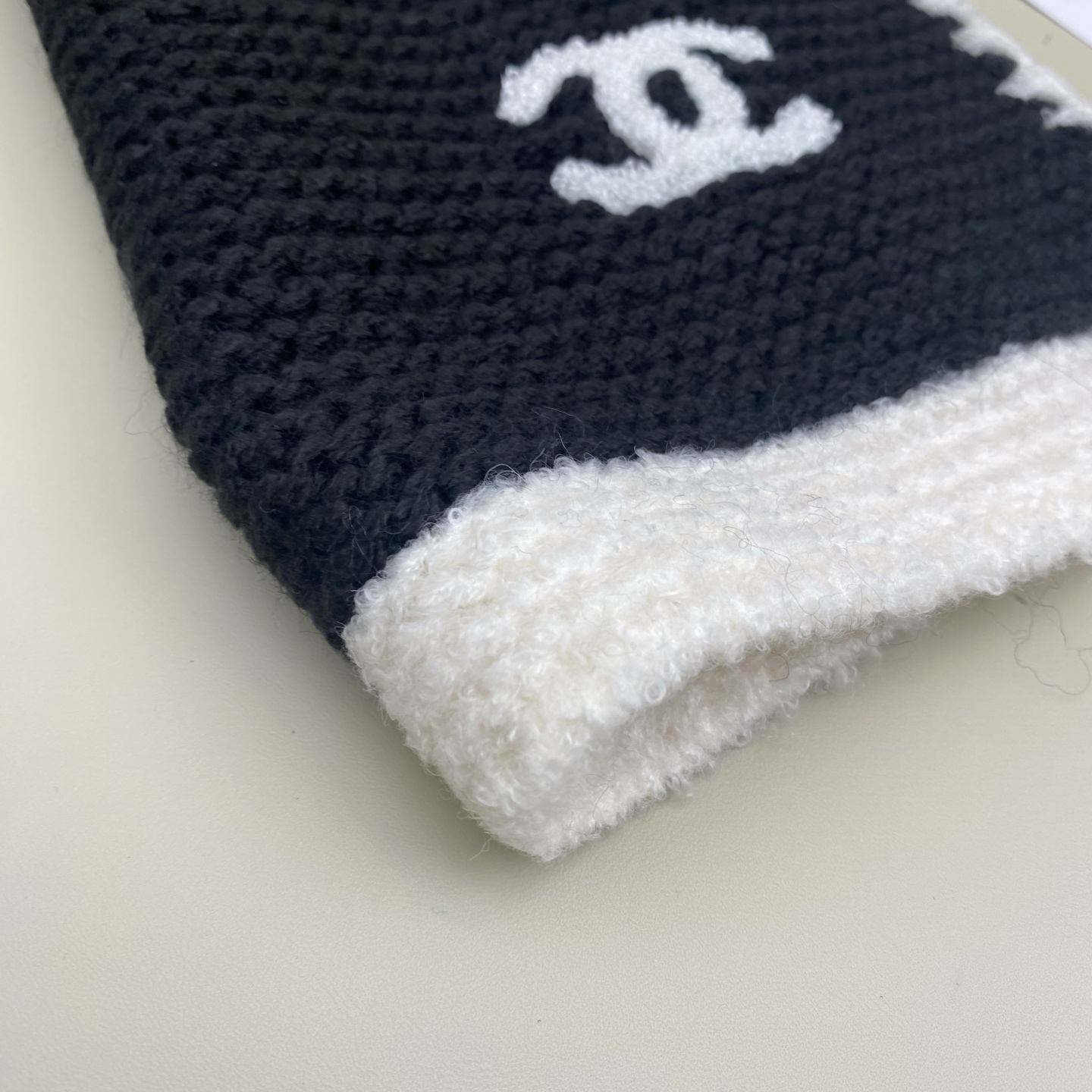 香奈儿系列货 专供viP 产品 ♥顶级苏格兰进口绵羊毛 回钩针法使围巾赋有弹性且柔软亲肤 🤩🤩 无比的高