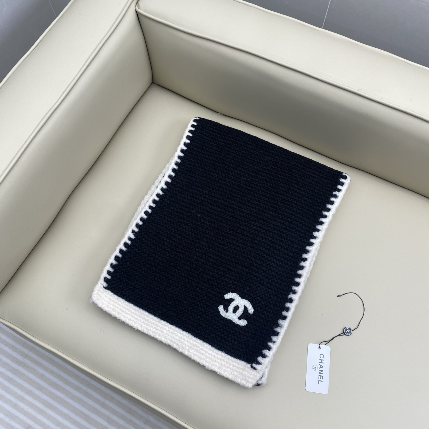 香奈儿系列货 专供viP 产品 ♥顶级苏格兰进口绵羊毛 回钩针法使围巾赋有弹性且柔软亲肤 🤩🤩 无比的高