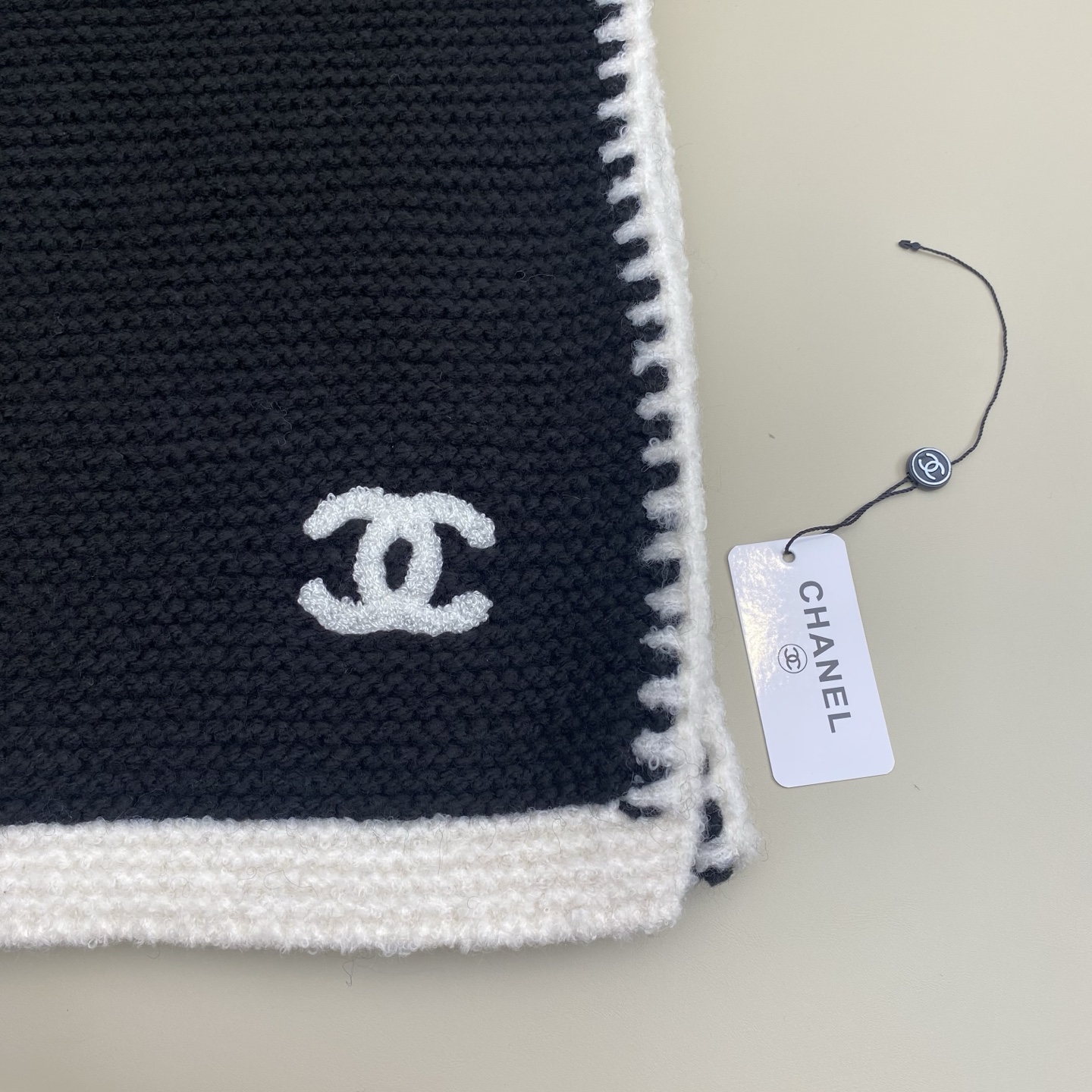 香奈儿系列货 专供viP 产品 ♥顶级苏格兰进口绵羊毛 回钩针法使围巾赋有弹性且柔软亲肤 🤩🤩 无比的高