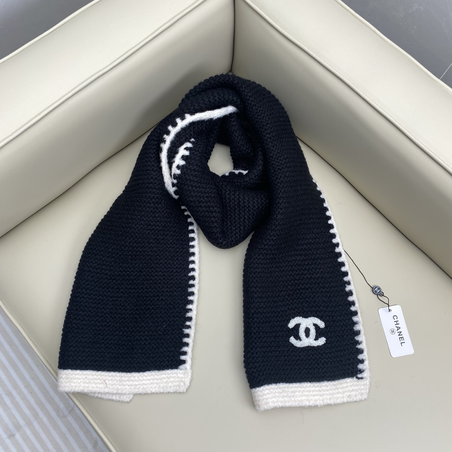 香奈儿系列货 专供viP 产品 ♥顶级苏格兰进口绵羊毛 回钩针法使围巾赋有弹性且柔软亲肤 🤩🤩 无比的高