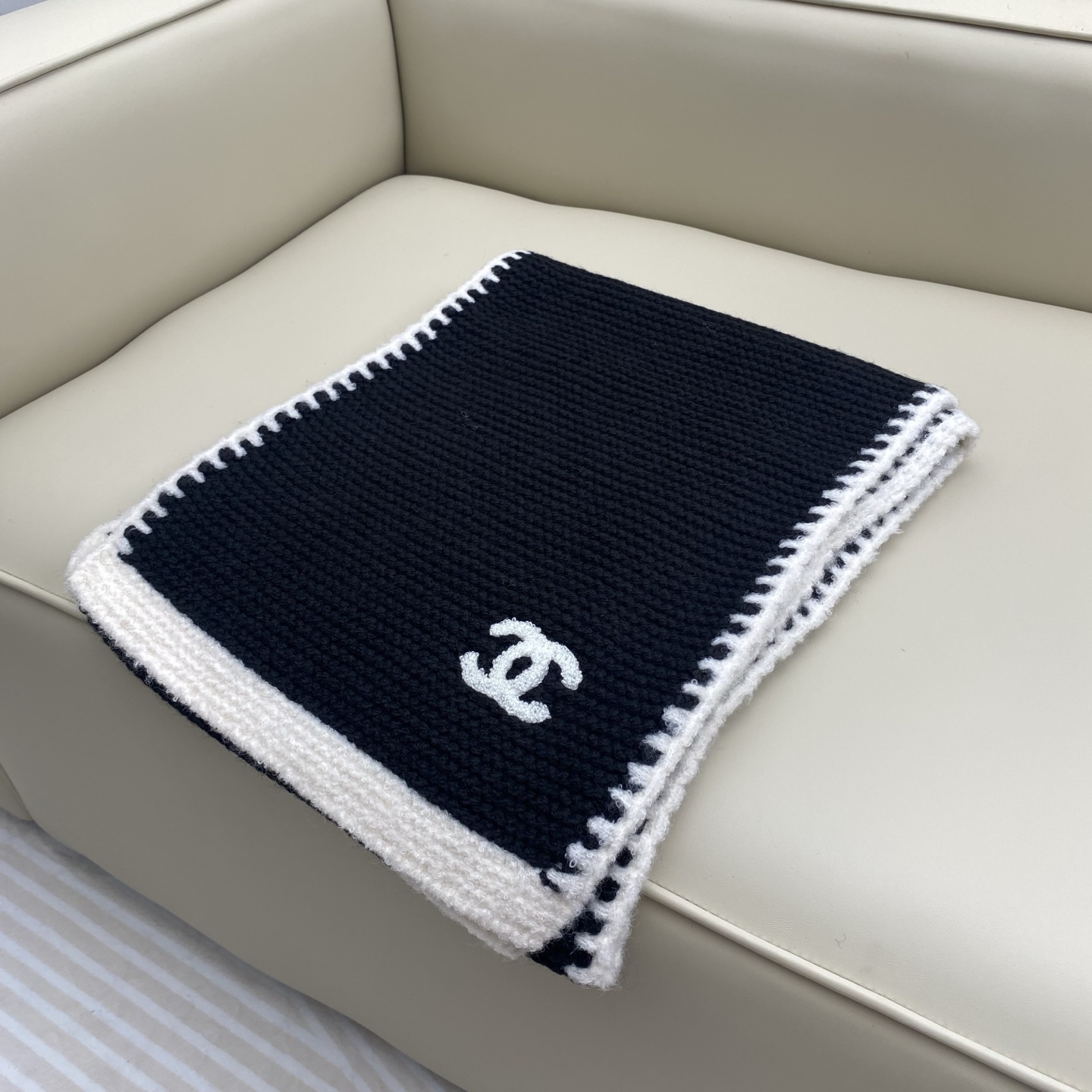 香奈儿系列货 专供viP 产品 ♥顶级苏格兰进口绵羊毛 回钩针法使围巾赋有弹性且柔软亲肤 🤩🤩 无比的高