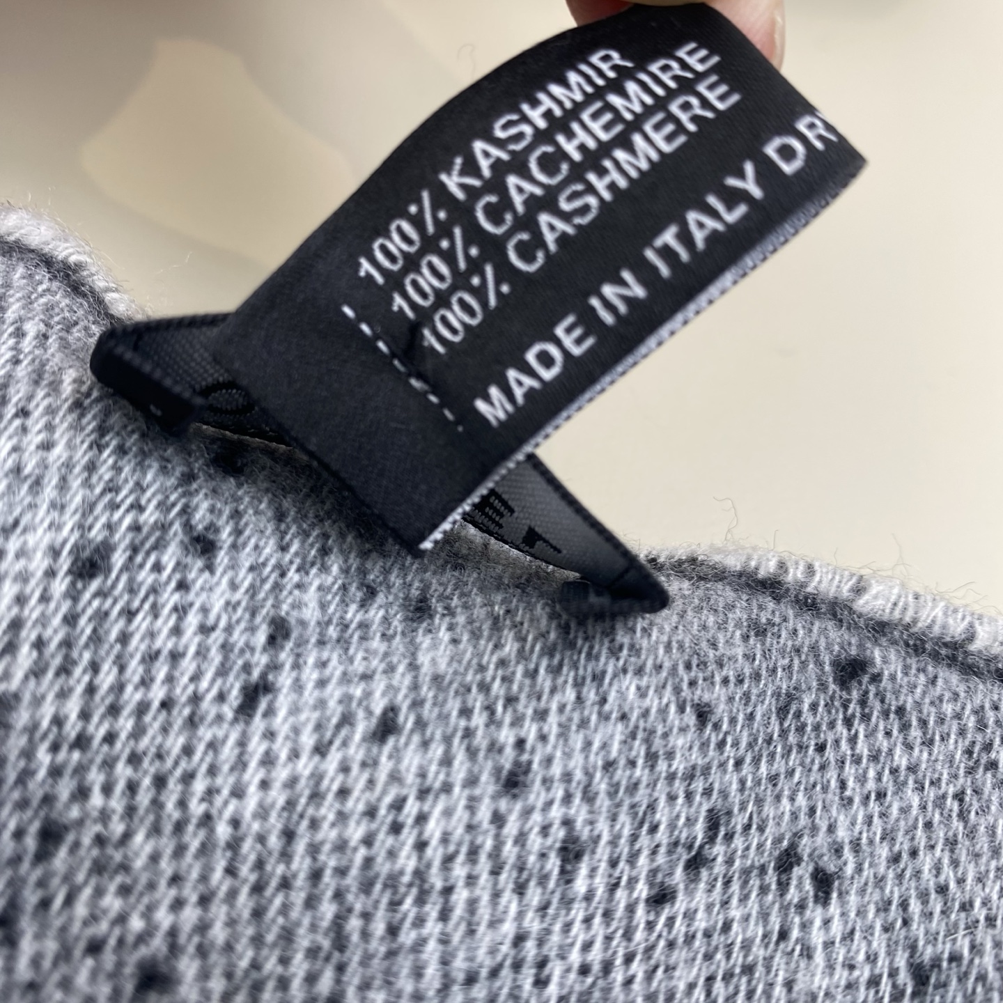 𝑪𝒉 菱格标志 45*200cm.100%山羊绒精选顶级山羊绒/绵羊毛/桑蚕丝，融合精湛工艺。触感细腻柔