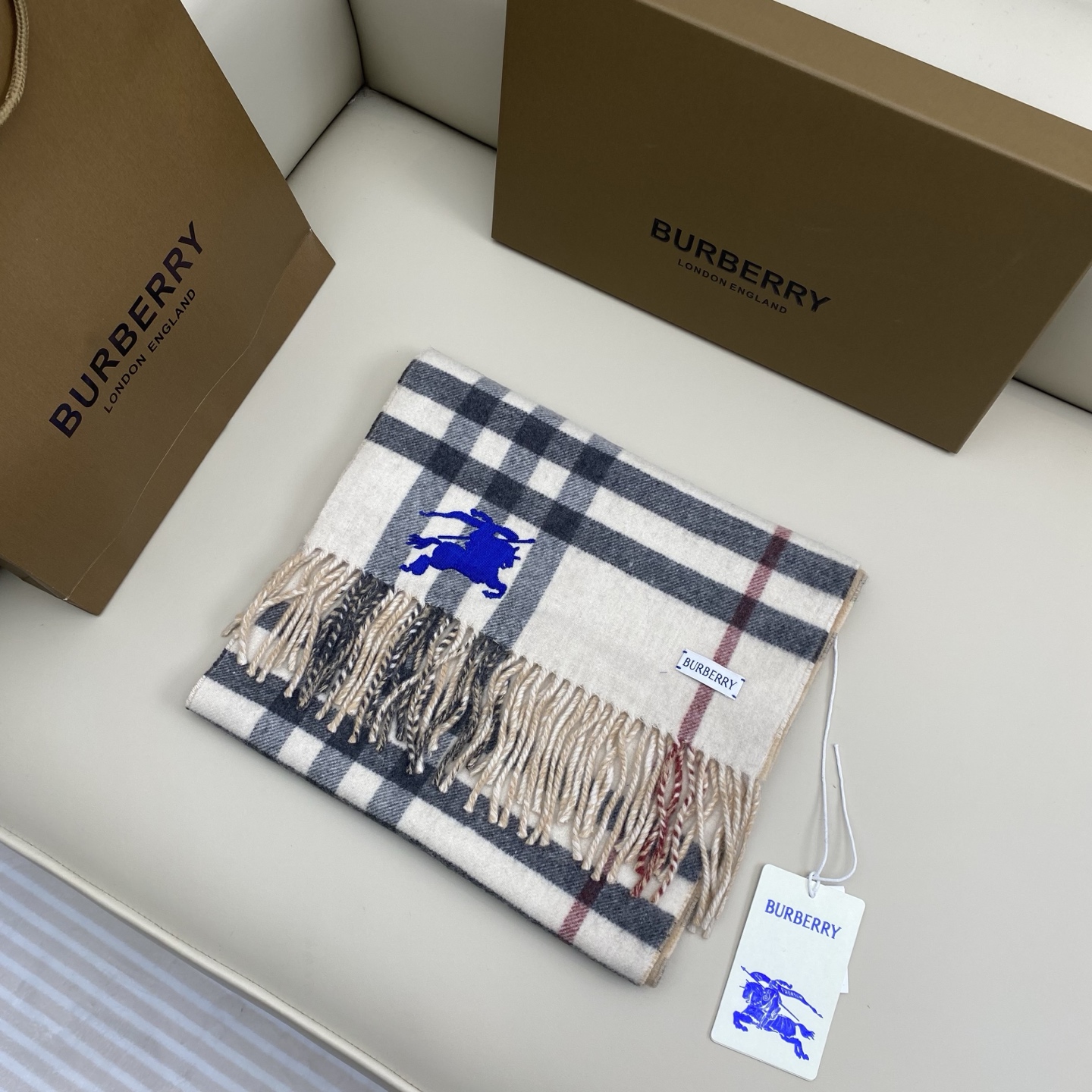 ❤️最新款 双面刺绣➕印花➕提花 大密度双面羊绒格子围巾 超高难度工艺 绝非一般coPy能做 原版开板 