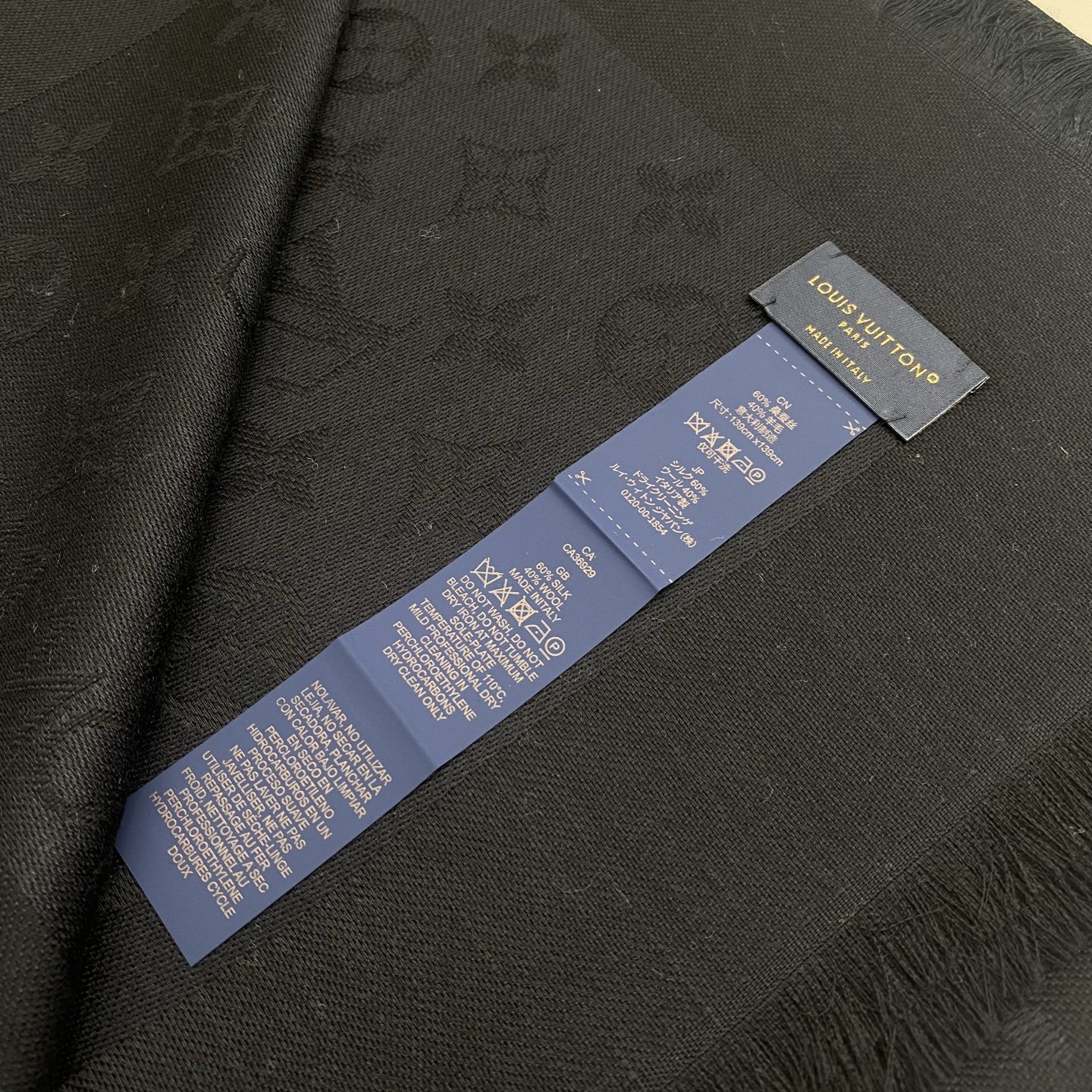 𝐋𝐕 素色字母组合披肩 140*140cm.60%桑蚕丝.40%绵羊毛Monogram Classic