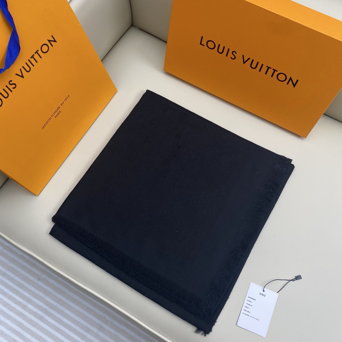 𝐋𝐕 素色字母组合披肩 140*140cm.60%桑蚕丝.40%绵羊毛Monogram Classic 