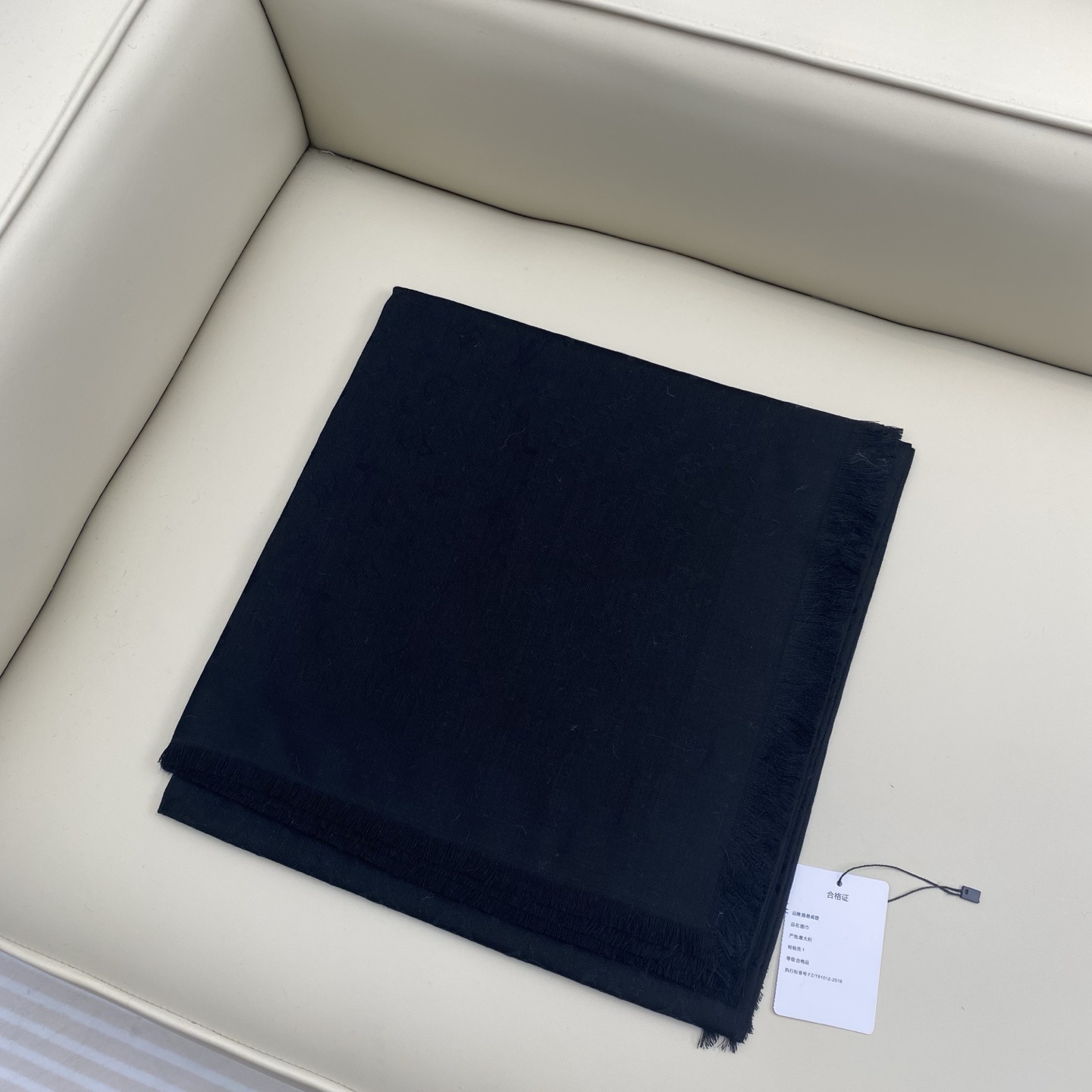 𝐋𝐕 素色字母组合披肩 140*140cm.60%桑蚕丝.40%绵羊毛Monogram Classic