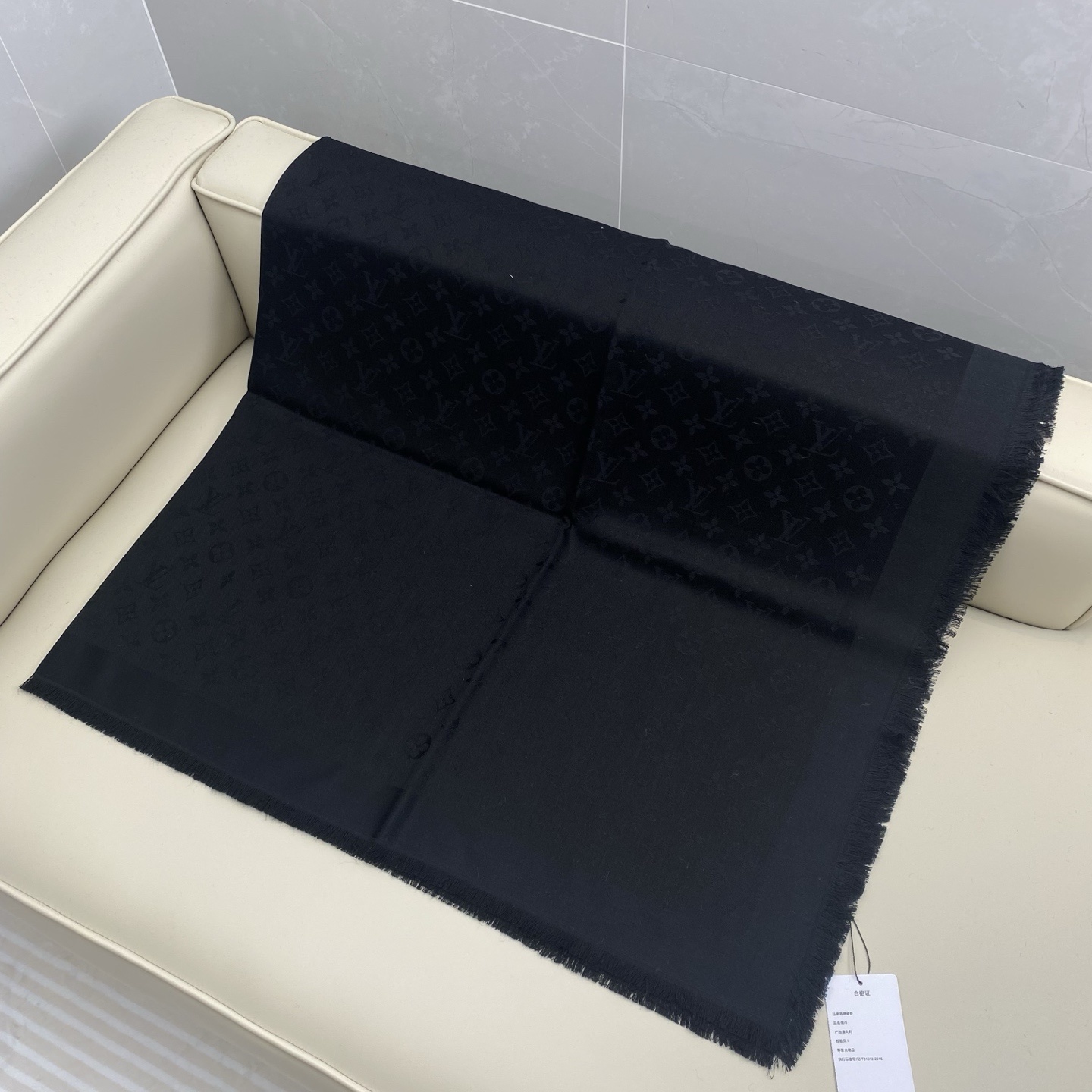 𝐋𝐕 素色字母组合披肩 140*140cm.60%桑蚕丝.40%绵羊毛Monogram Classic