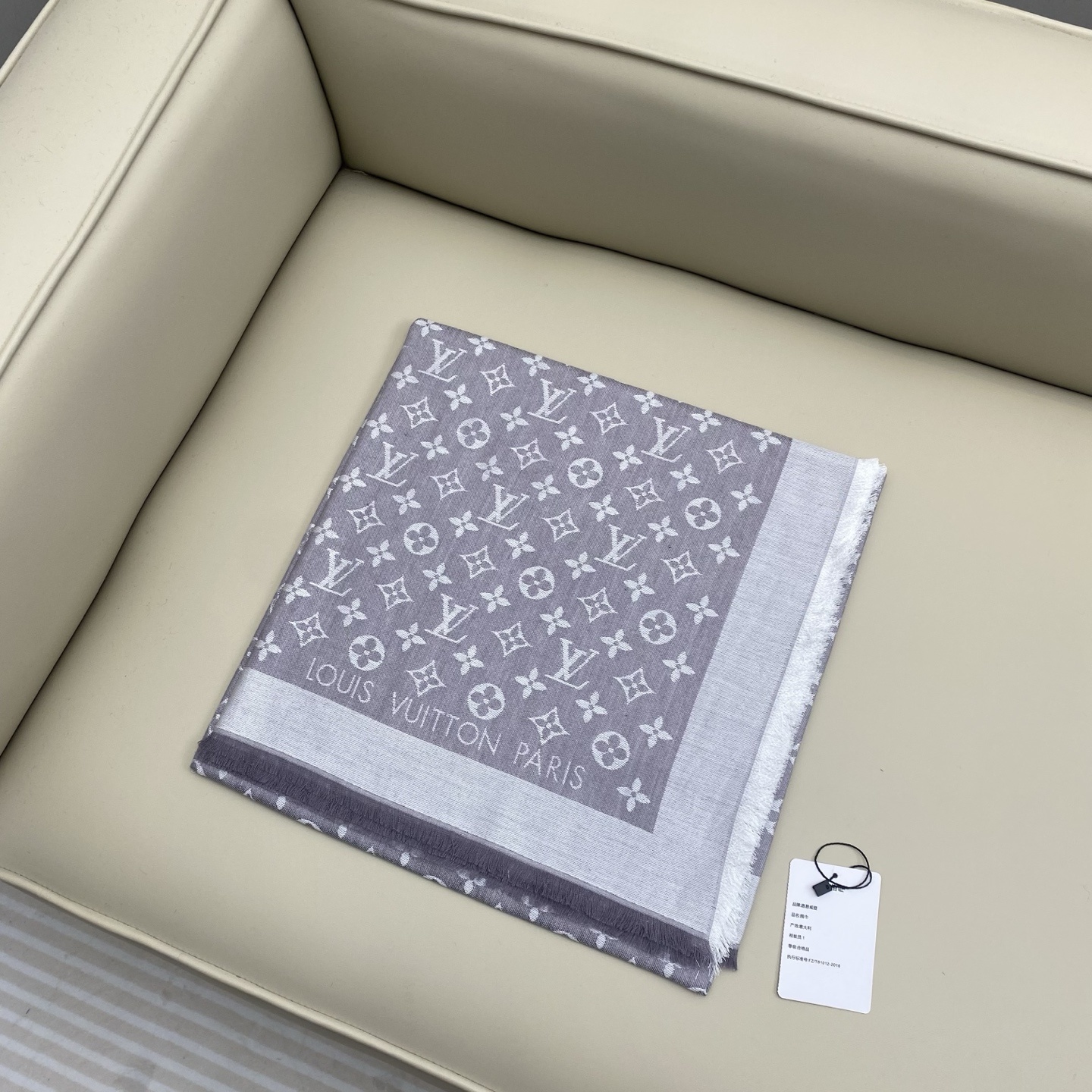 𝐋𝐕 素色字母组合披肩 140*140cm.60%桑蚕丝.40%绵羊毛Monogram Classic