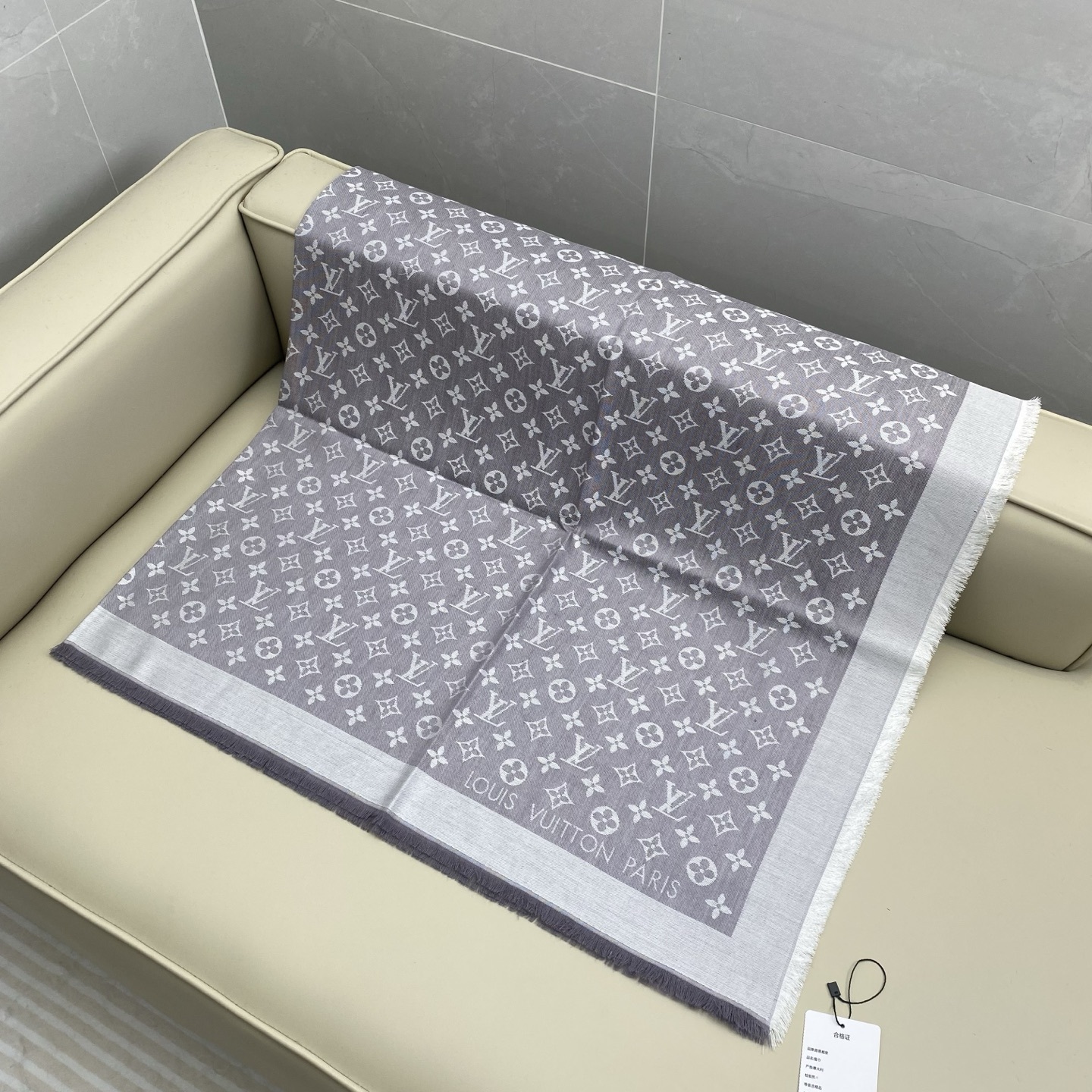 𝐋𝐕 素色字母组合披肩 140*140cm.60%桑蚕丝.40%绵羊毛Monogram Classic