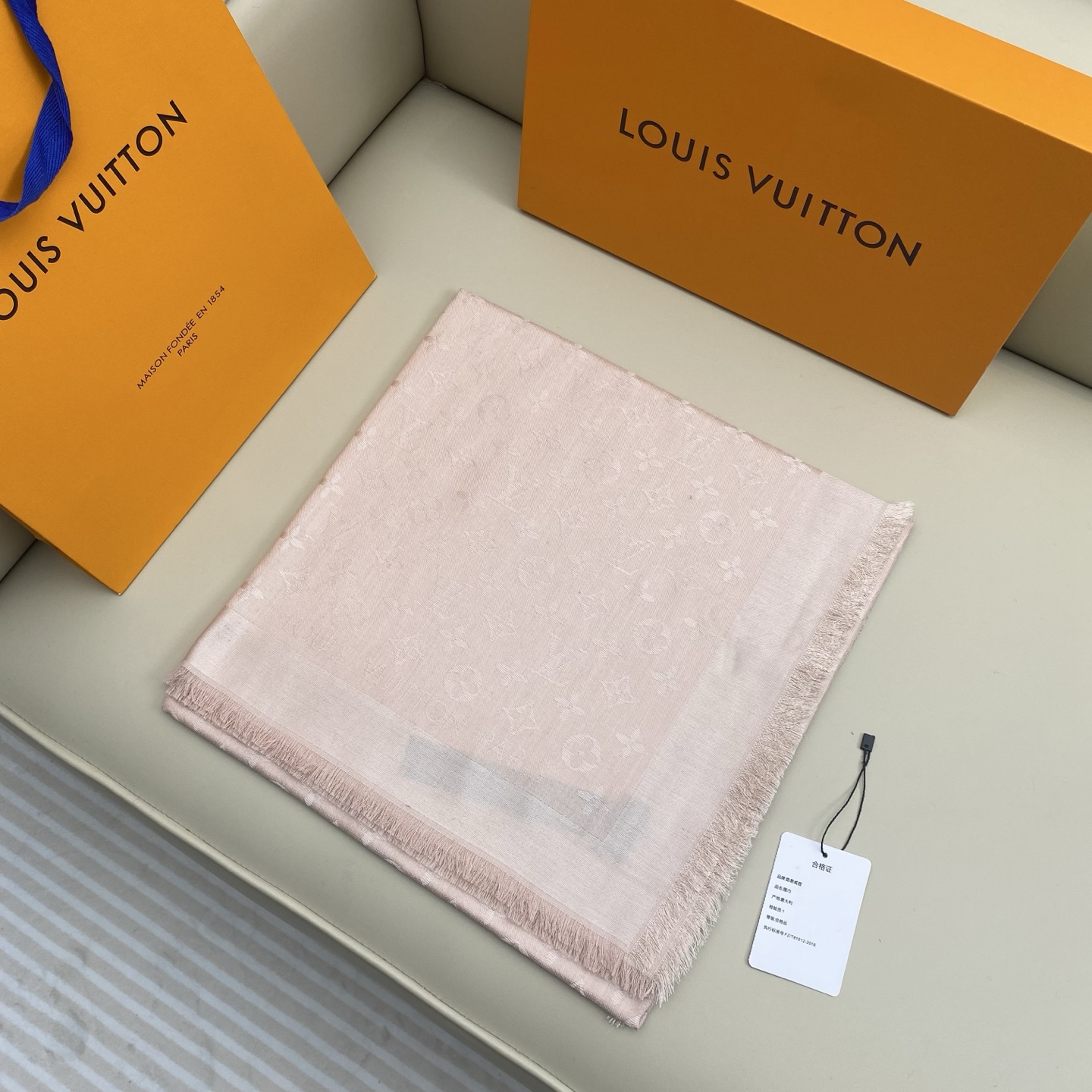 𝐋𝐕 素色字母组合披肩 140*140cm.60%桑蚕丝.40%绵羊毛Monogram Classic 