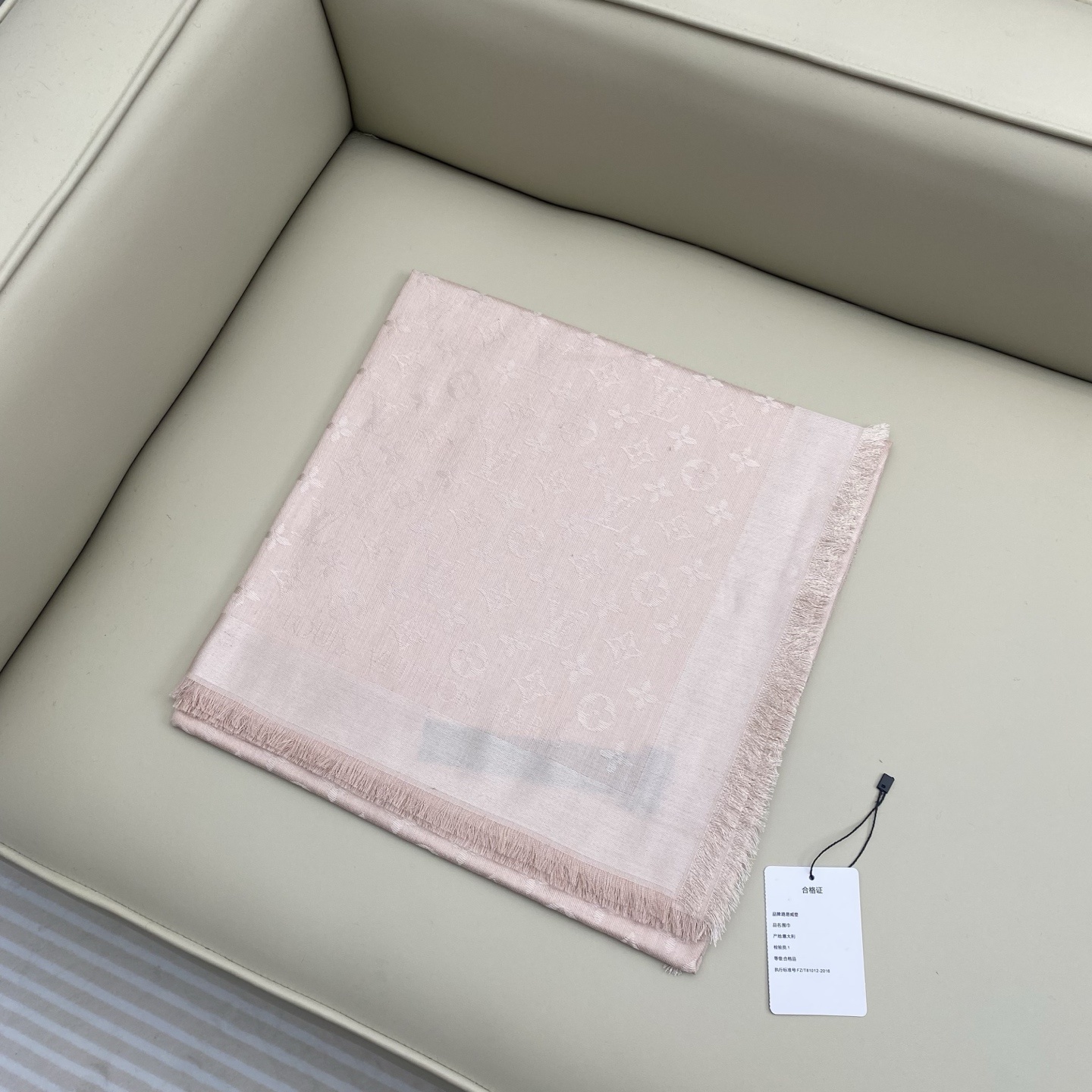 𝐋𝐕 素色字母组合披肩 140*140cm.60%桑蚕丝.40%绵羊毛Monogram Classic