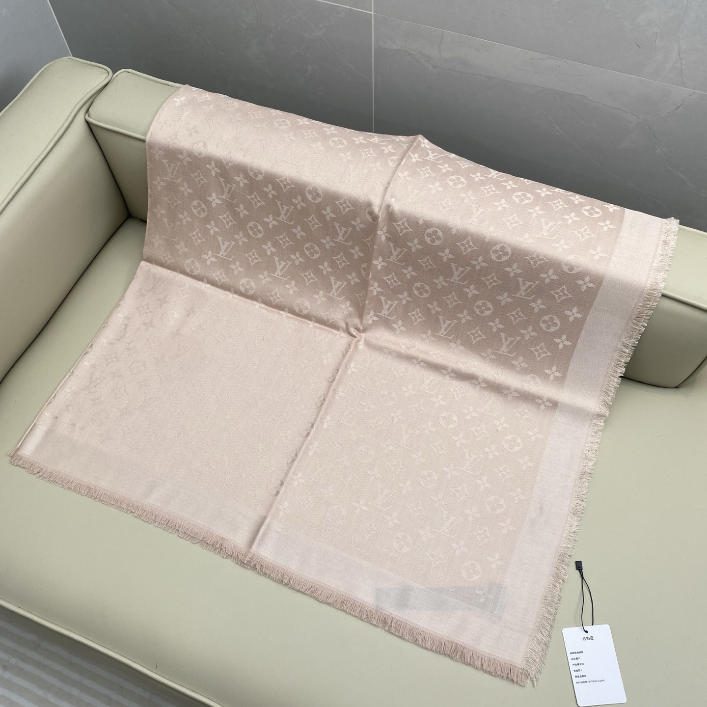 𝐋𝐕 素色字母组合披肩 140*140cm.60%桑蚕丝.40%绵羊毛Monogram Classic