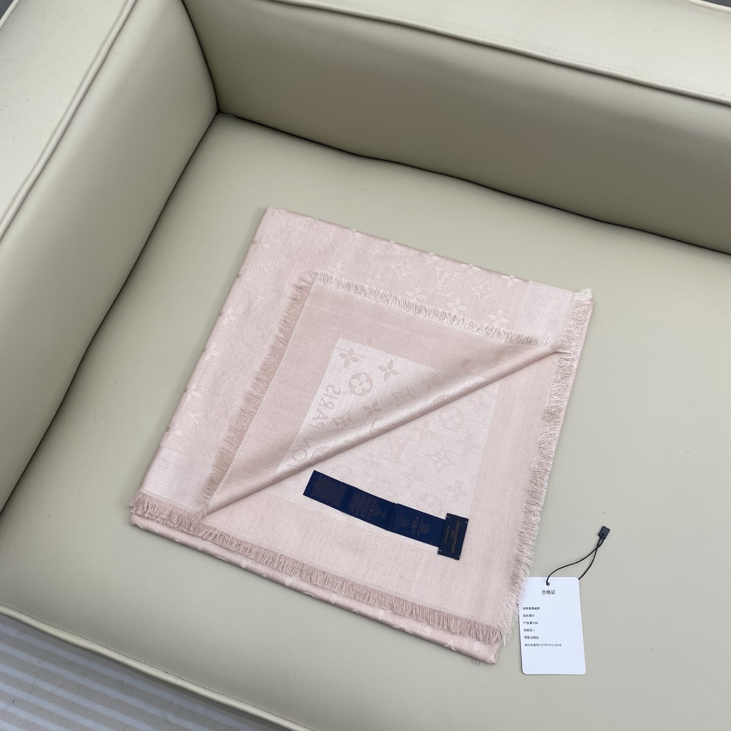 𝐋𝐕 素色字母组合披肩 140*140cm.60%桑蚕丝.40%绵羊毛Monogram Classic