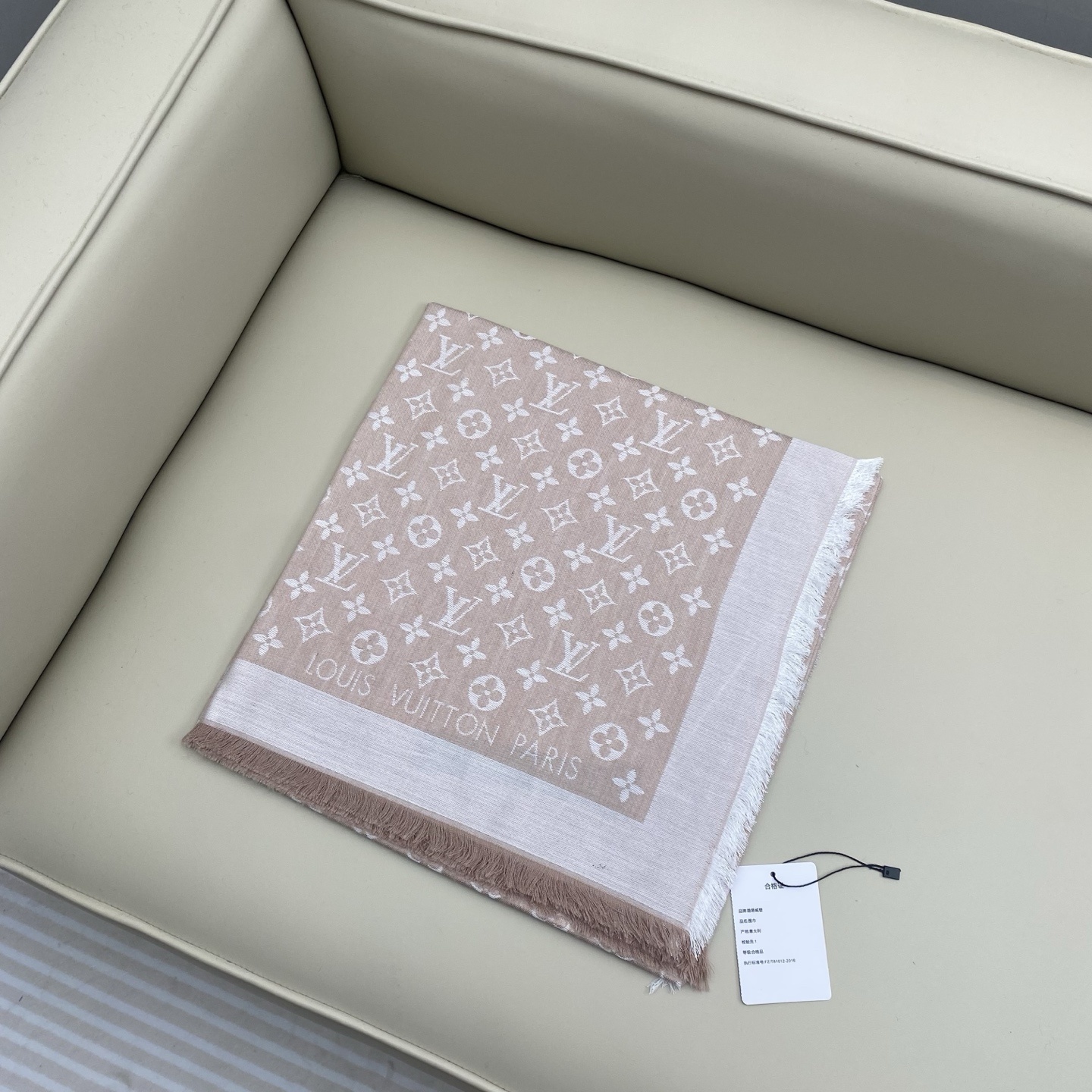 𝐋𝐕 素色字母组合披肩 140*140cm.60%桑蚕丝.40%绵羊毛Monogram Classic