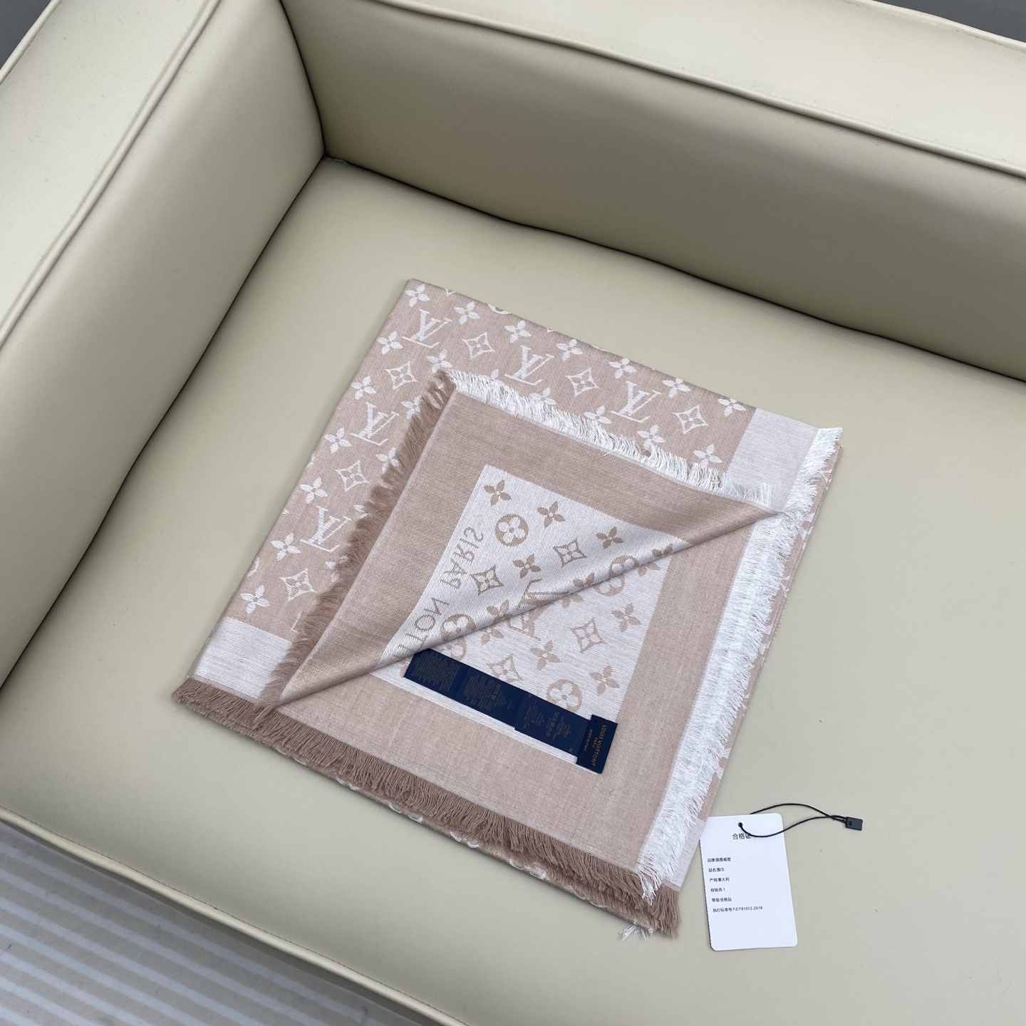 𝐋𝐕 素色字母组合披肩 140*140cm.60%桑蚕丝.40%绵羊毛Monogram Classic