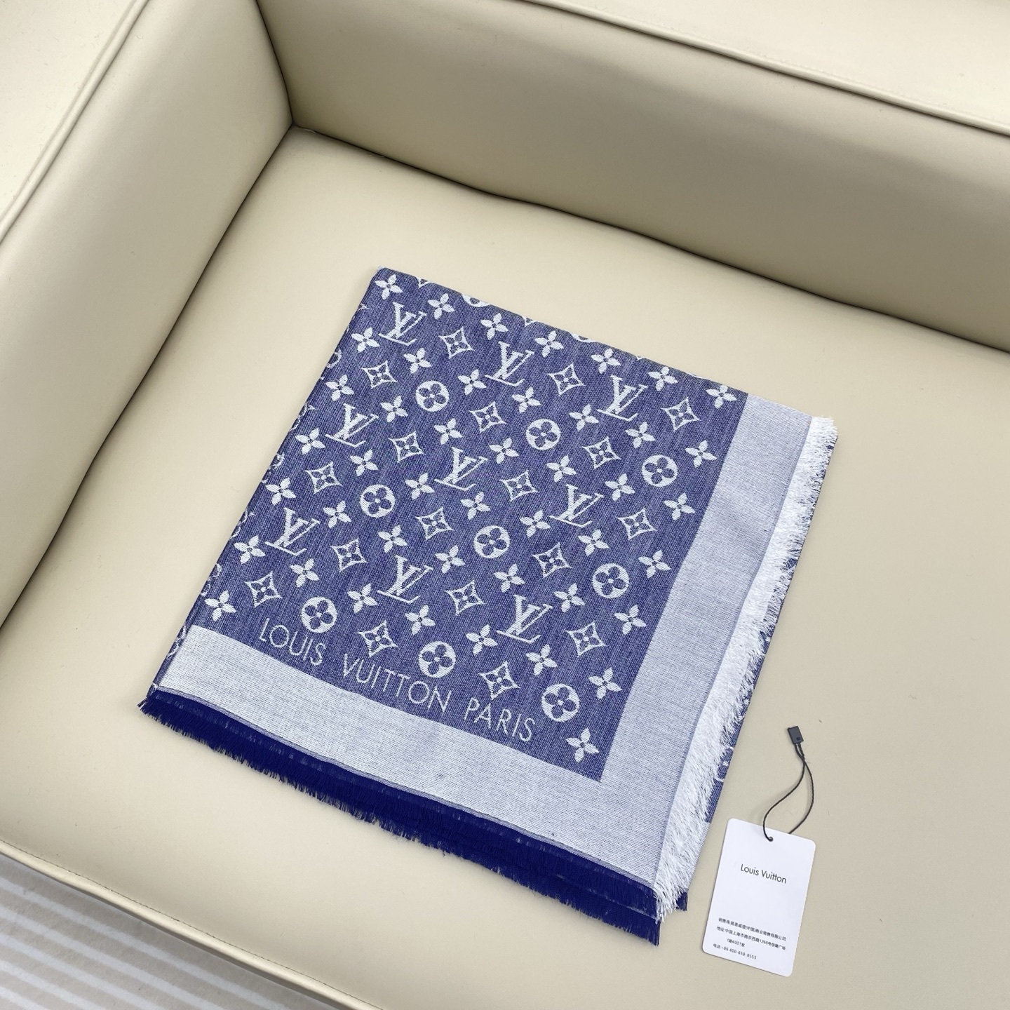 𝐋𝐕 素色字母组合披肩 140*140cm.60%桑蚕丝.40%绵羊毛Monogram Classic