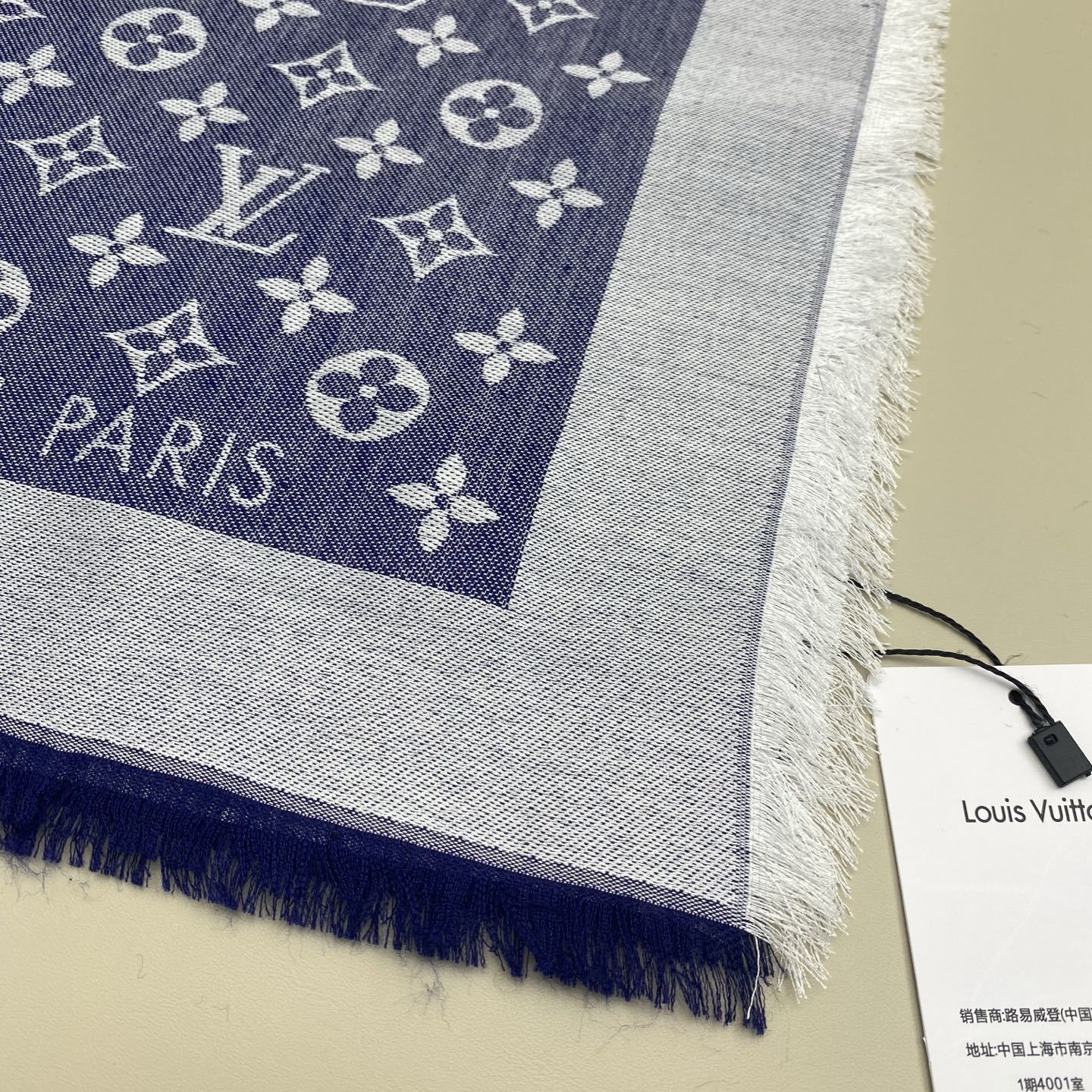 𝐋𝐕 素色字母组合披肩 140*140cm.60%桑蚕丝.40%绵羊毛Monogram Classic