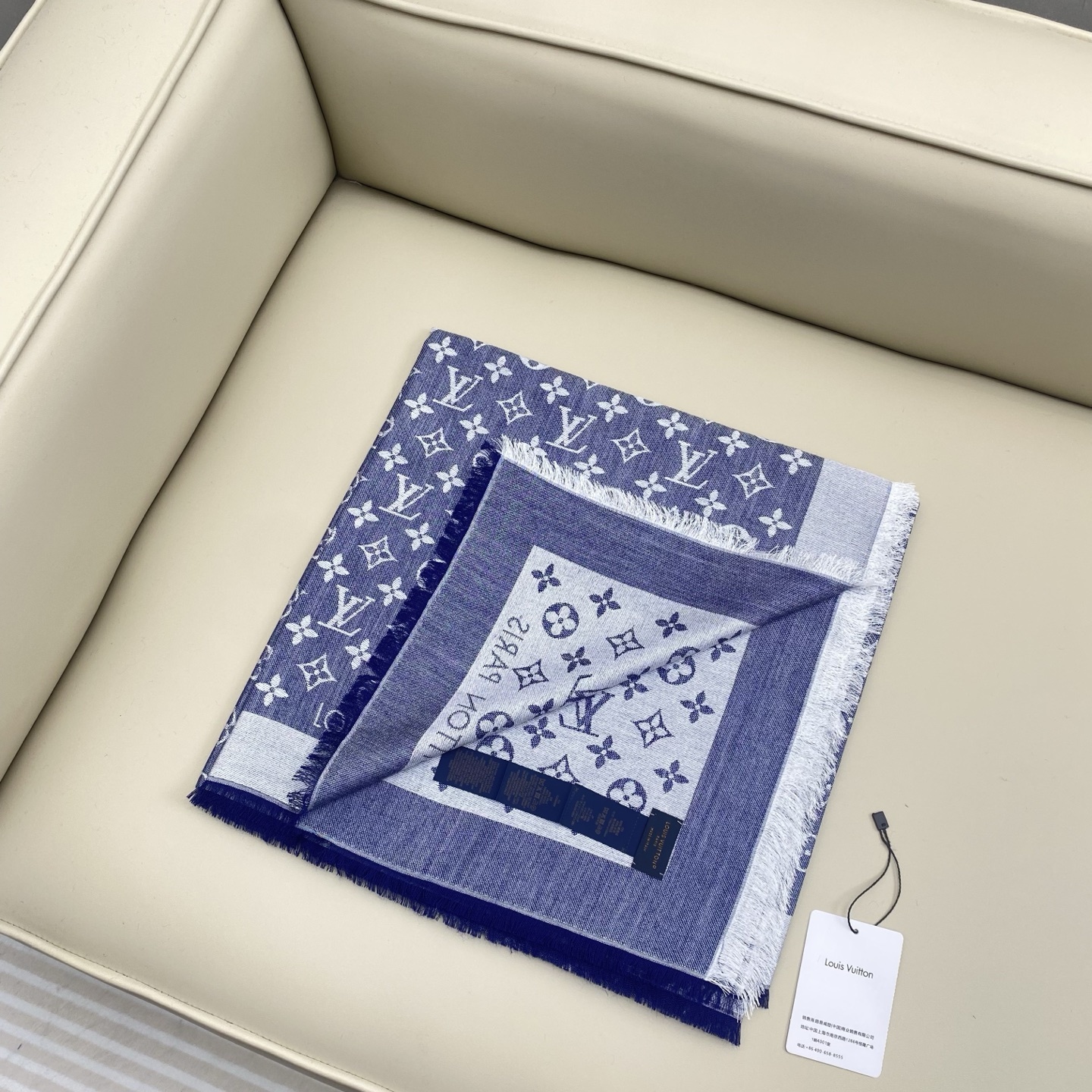 𝐋𝐕 素色字母组合披肩 140*140cm.60%桑蚕丝.40%绵羊毛Monogram Classic