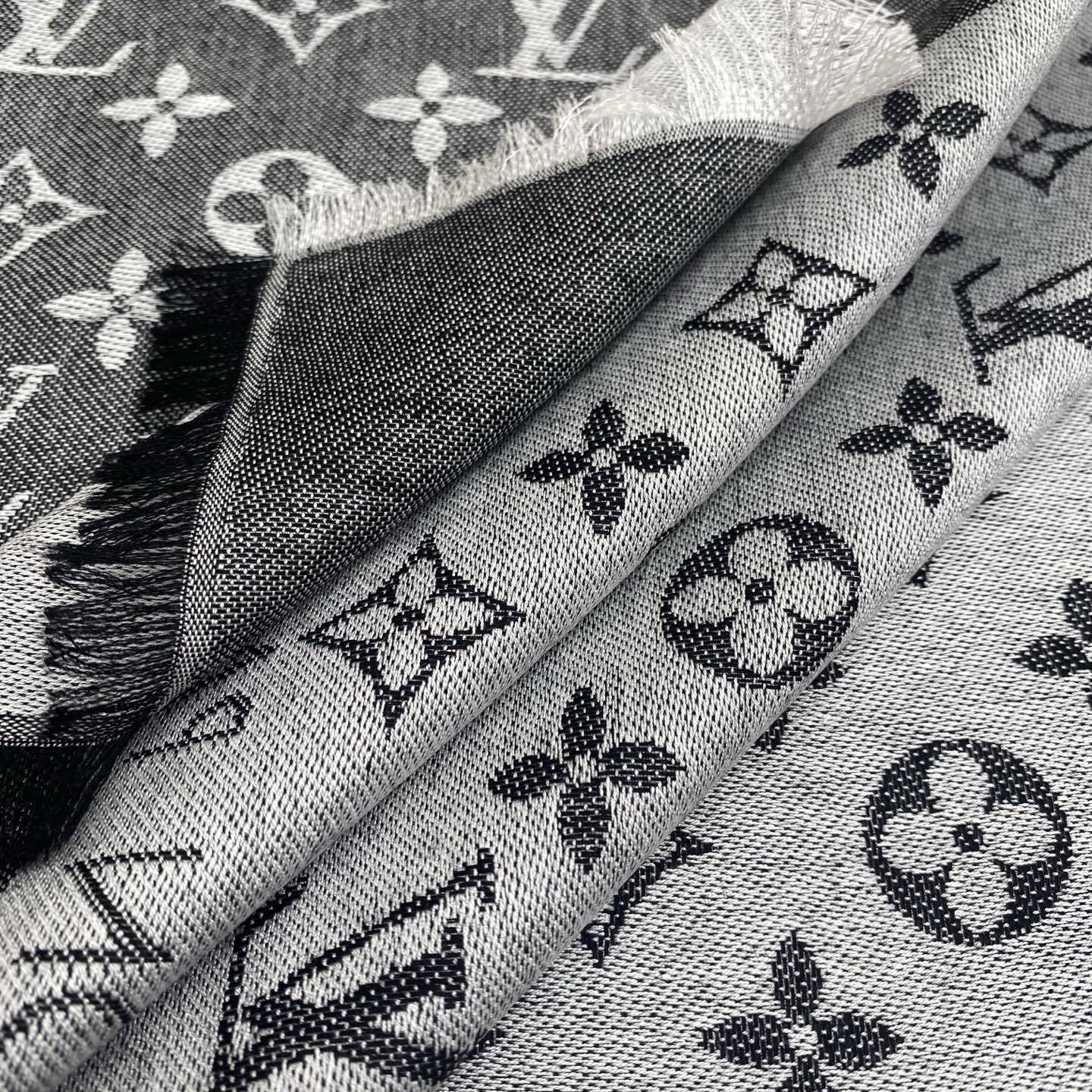 𝐋𝐕 素色字母组合披肩 140*140cm.60%桑蚕丝.40%绵羊毛Monogram Classic