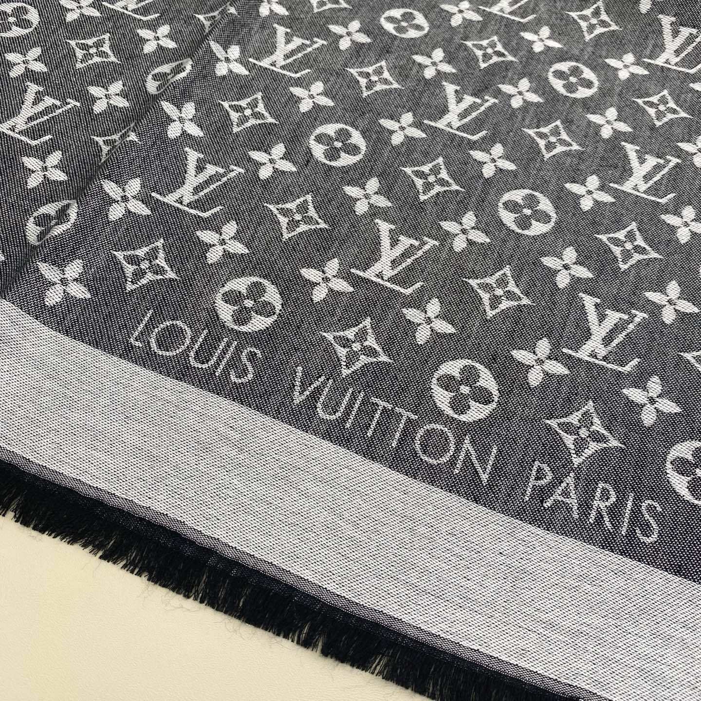 𝐋𝐕 素色字母组合披肩 140*140cm.60%桑蚕丝.40%绵羊毛Monogram Classic