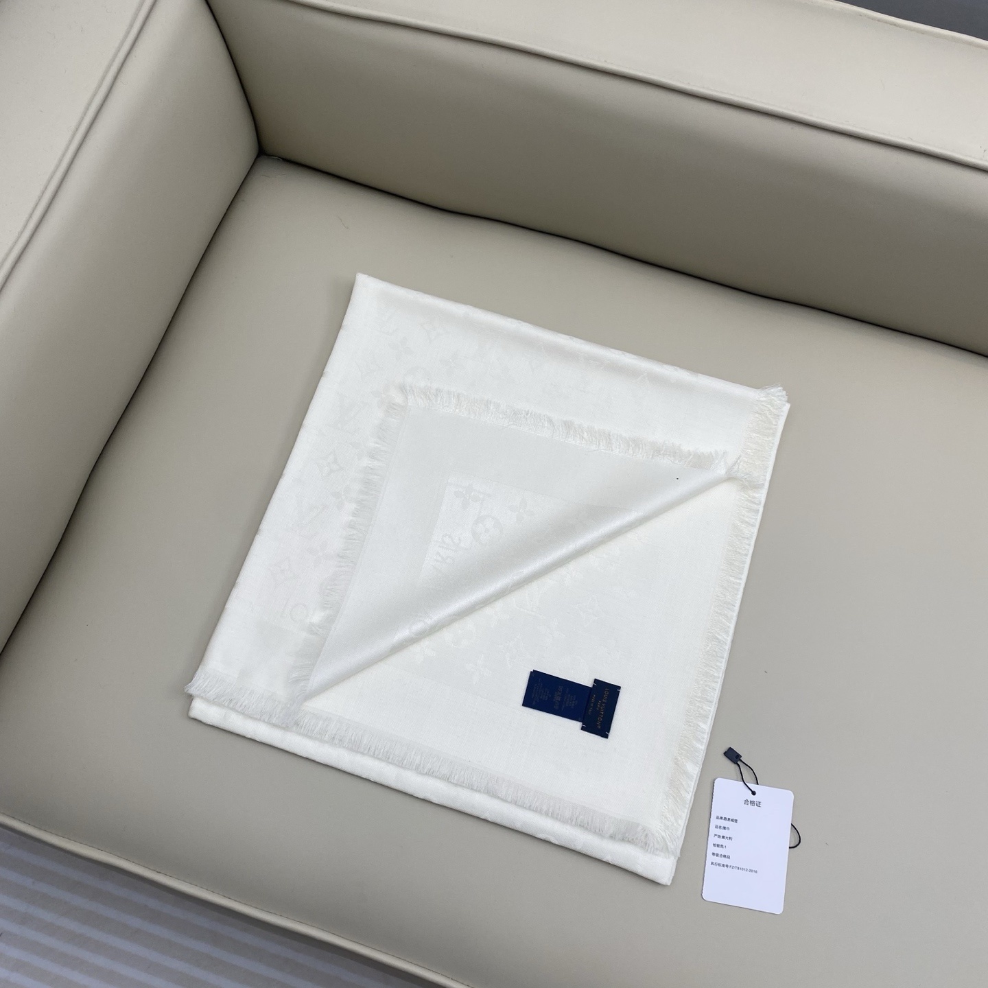 𝐋𝐕 素色字母组合披肩 140*140cm.60%桑蚕丝.40%绵羊毛Monogram Classic