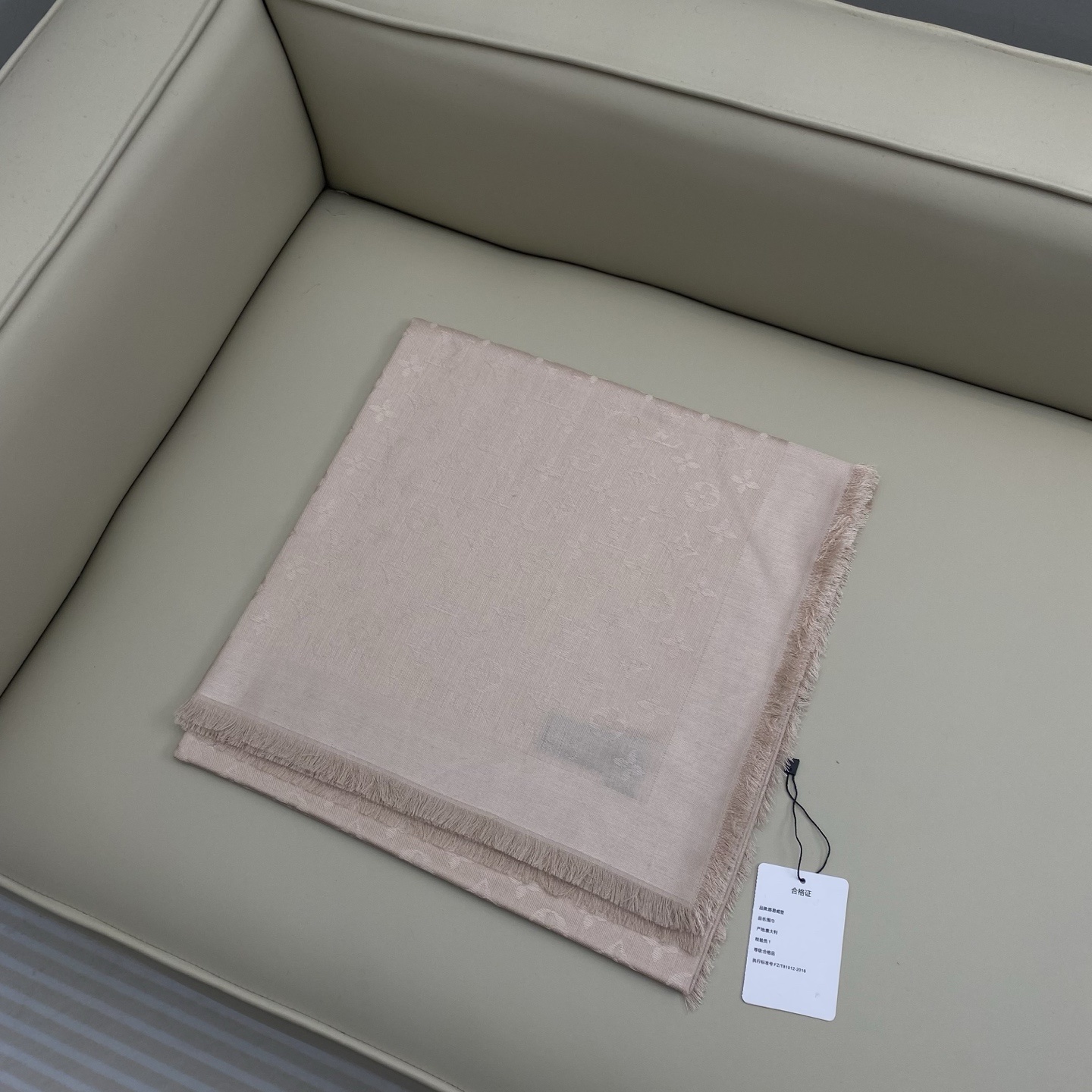 𝐋𝐕 素色字母组合披肩 140*140cm.60%桑蚕丝.40%绵羊毛Monogram Classic