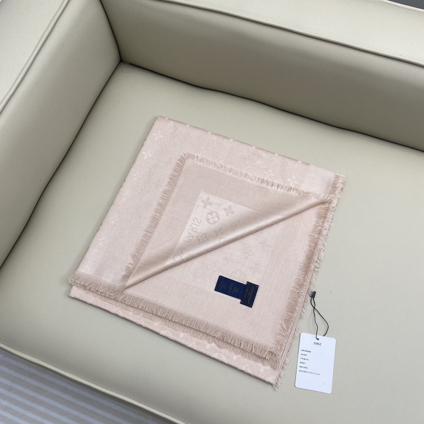 𝐋𝐕 素色字母组合披肩 140*140cm.60%桑蚕丝.40%绵羊毛Monogram Classic