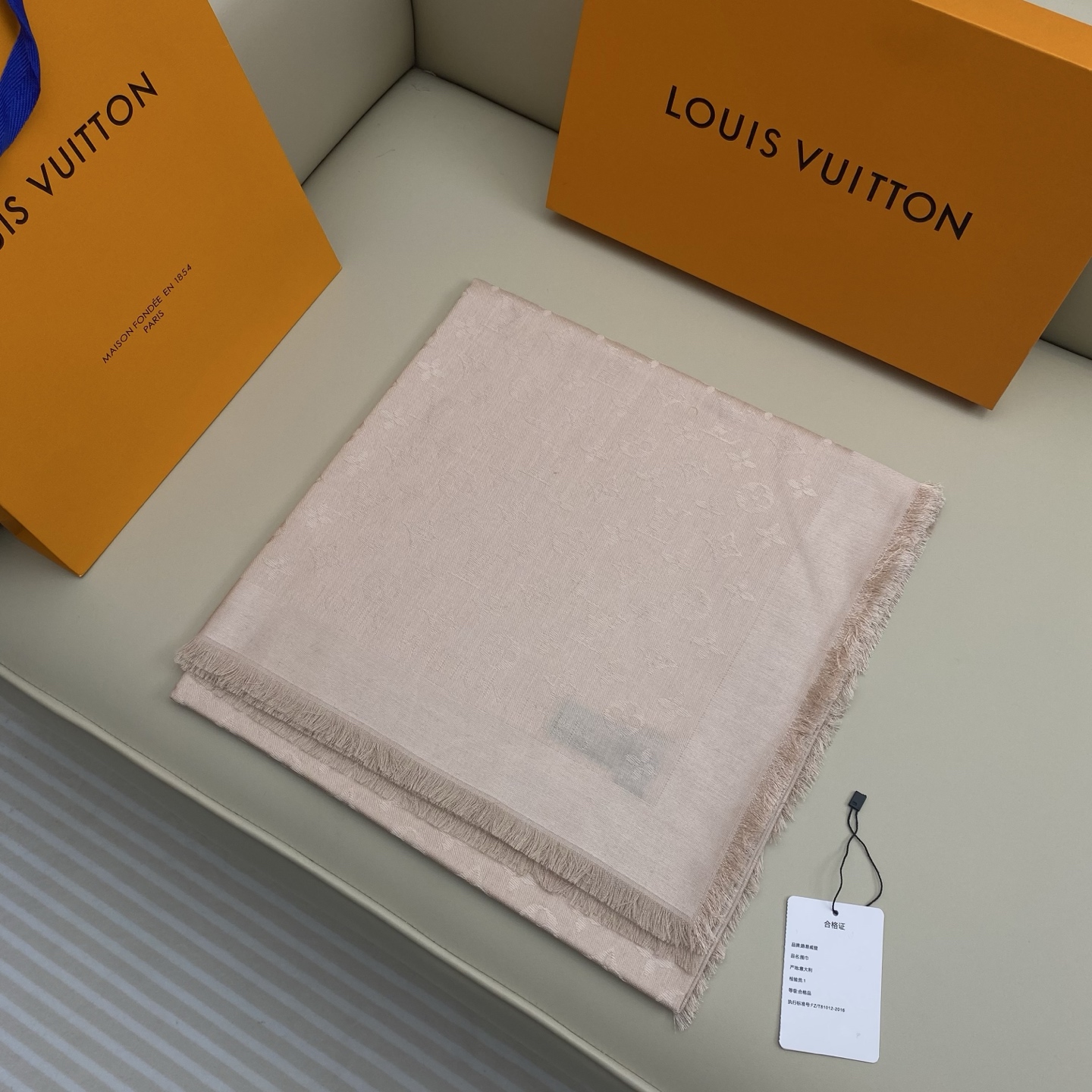 𝐋𝐕 素色字母组合披肩 140*140cm.60%桑蚕丝.40%绵羊毛Monogram Classic 