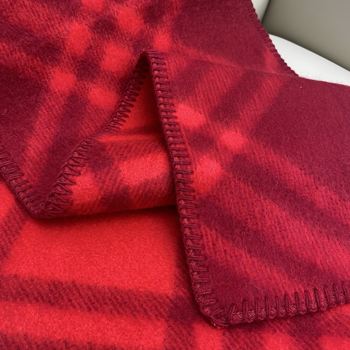 「高版斜纹标签」𝐁𝐁𝐫 格纹羊毛围巾182*30cm.100%羊毛羊毛围巾于精纺打造，装饰新季格纹。融入