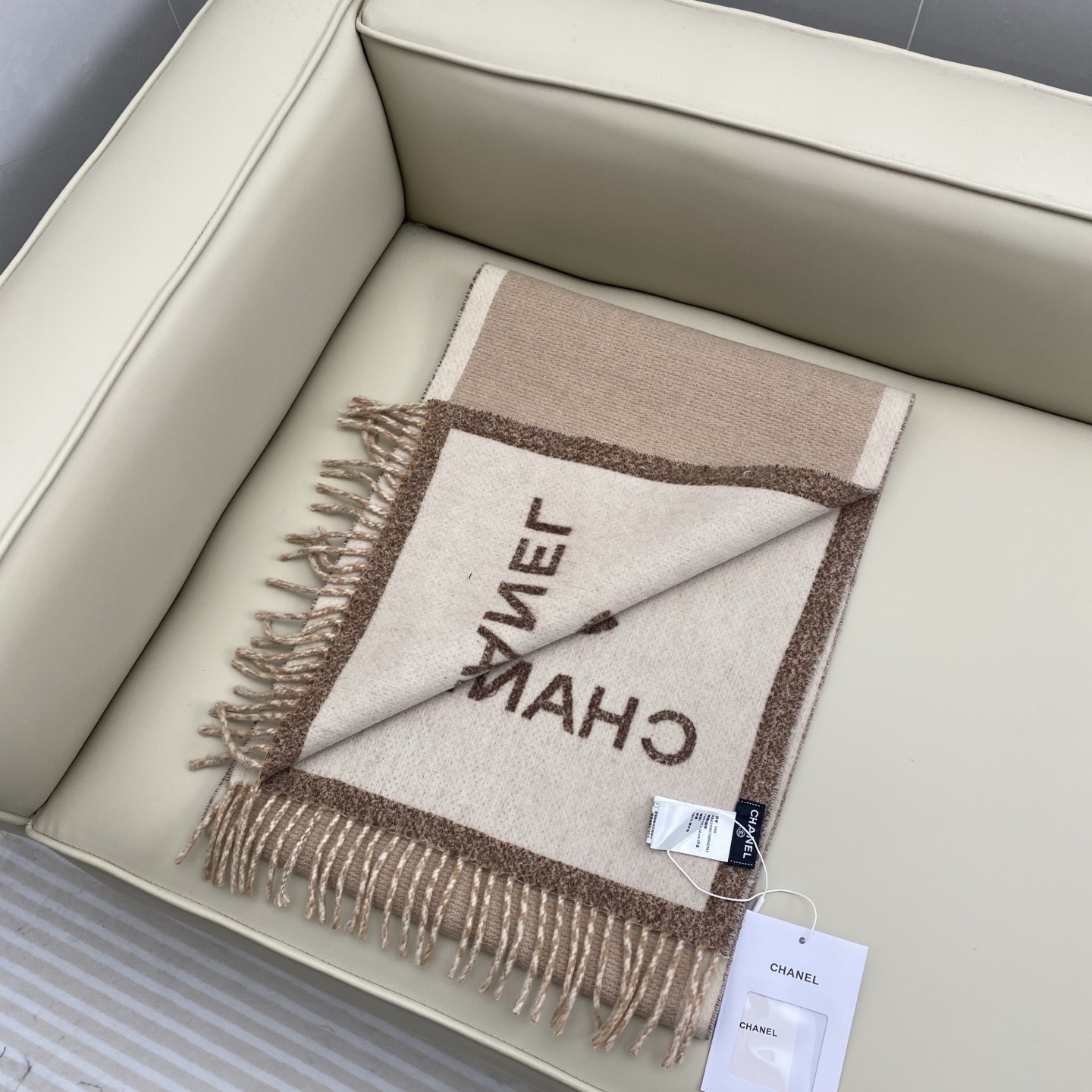 𝑪𝒉香香 25𝐀𝐁羊毛围巾195*35cm 100%棉羊毛手感软软的薄款围巾，简单的双色搭配设计，超级百