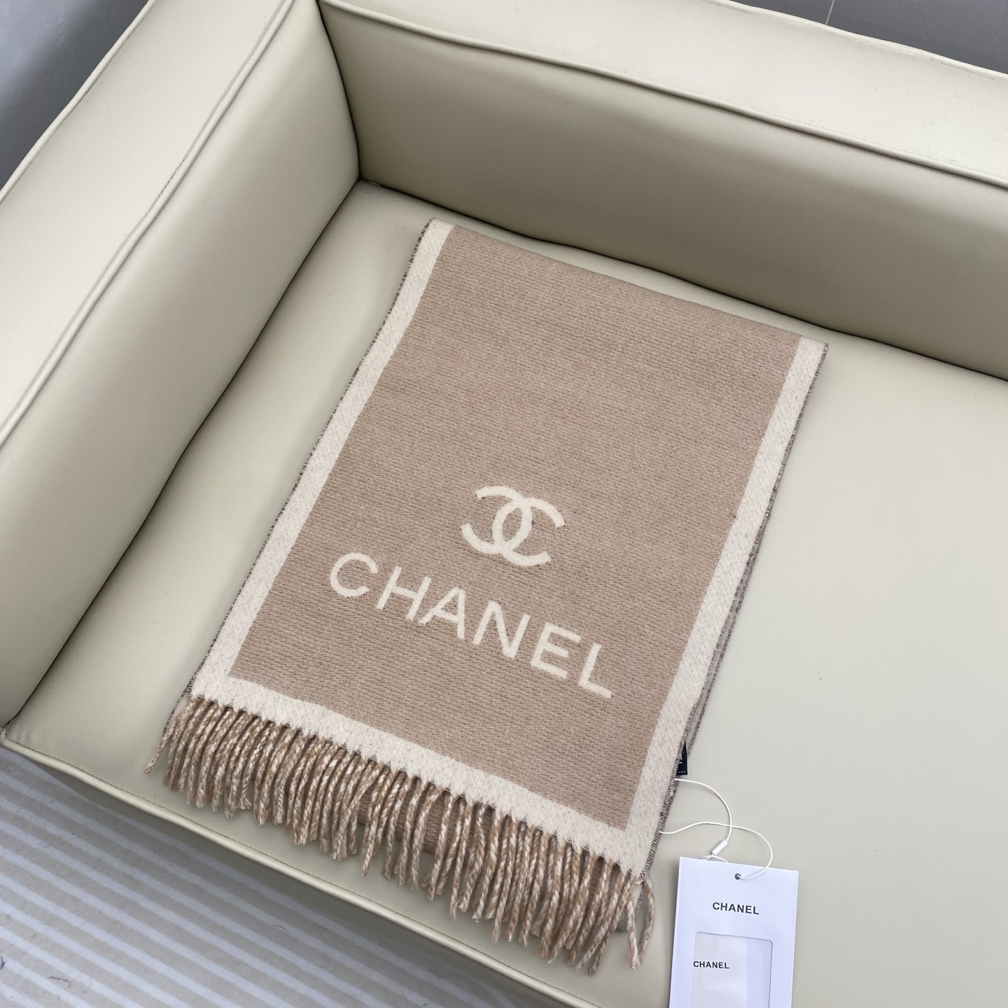 𝑪𝒉香香 25𝐀𝐁羊毛围巾195*35cm 100%棉羊毛手感软软的薄款围巾，简单的双色搭配设计，超级百