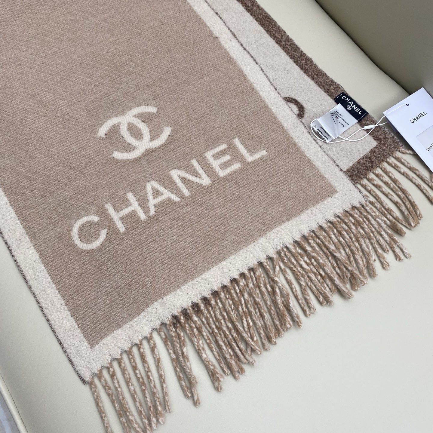 𝑪𝒉香香 25𝐀𝐁羊毛围巾195*35cm 100%棉羊毛手感软软的薄款围巾，简单的双色搭配设计，超级百