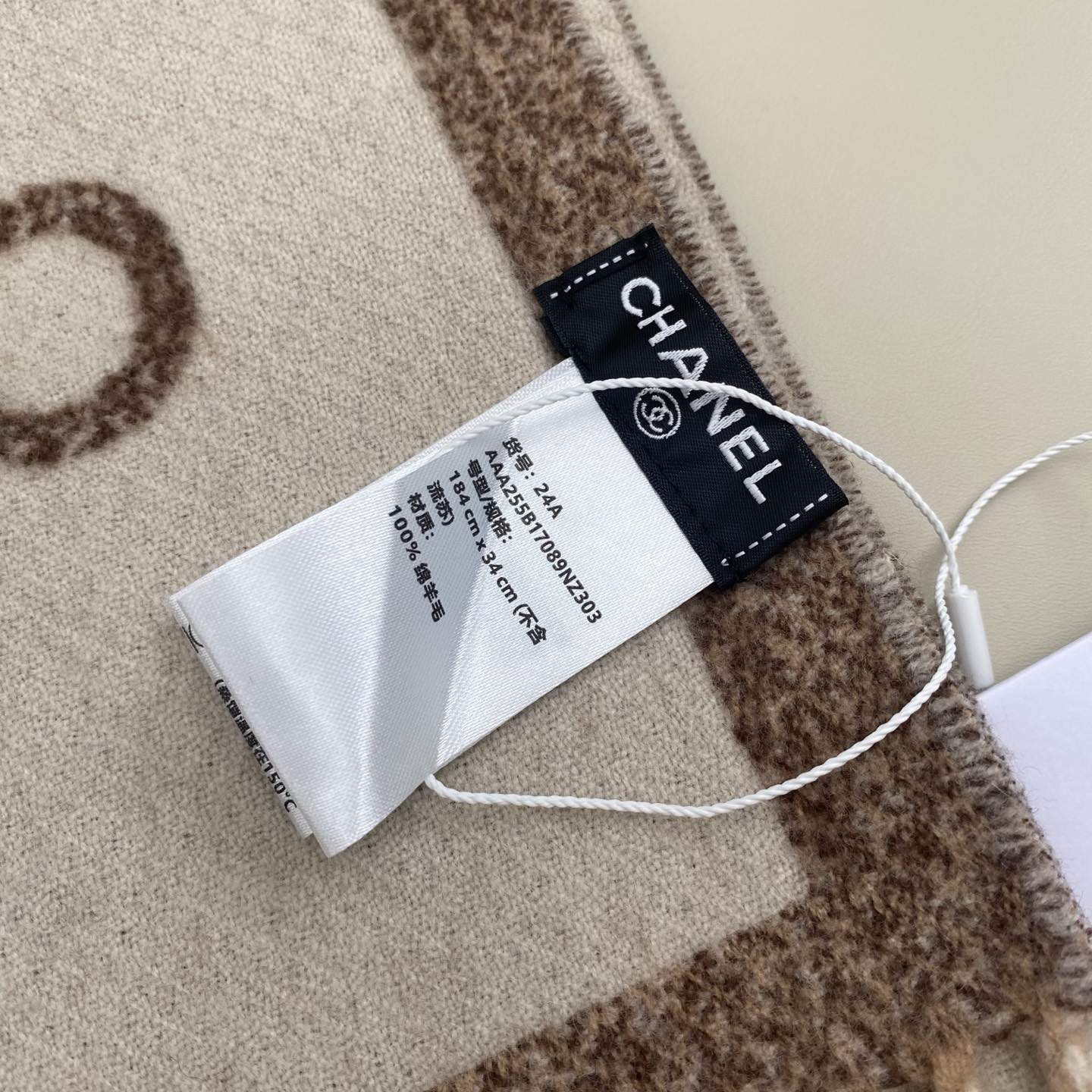 𝑪𝒉香香 25𝐀𝐁羊毛围巾195*35cm 100%棉羊毛手感软软的薄款围巾，简单的双色搭配设计，超级百