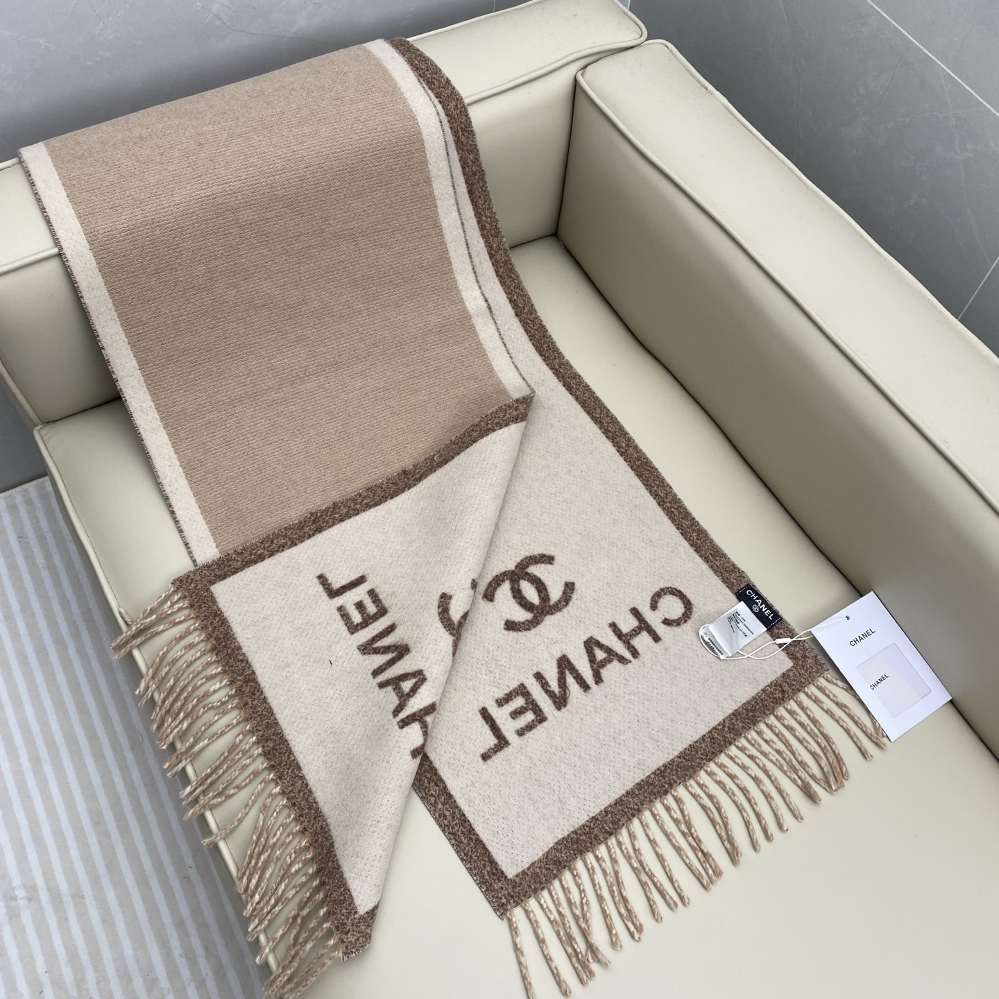 𝑪𝒉香香 25𝐀𝐁羊毛围巾195*35cm 100%棉羊毛手感软软的薄款围巾，简单的双色搭配设计，超级百