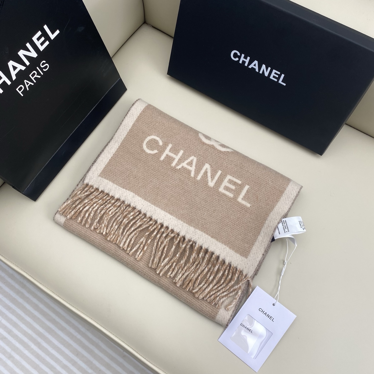 𝑪𝒉香香 25𝐀𝐁羊毛围巾195*35cm 100%棉羊毛手感软软的薄款围巾，简单的双色搭配设计，超级百