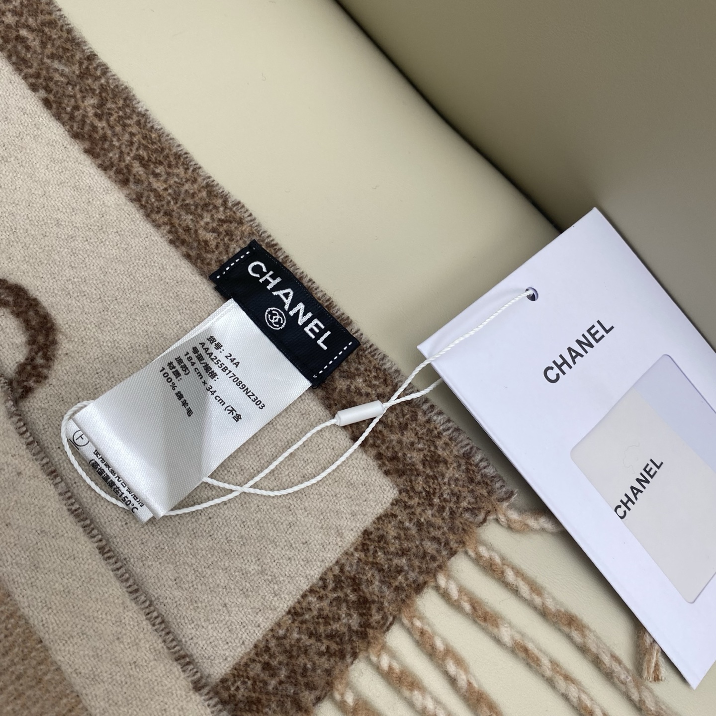 𝑪𝒉香香 25𝐀𝐁羊毛围巾195*35cm 100%棉羊毛手感软软的薄款围巾，简单的双色搭配设计，超级百