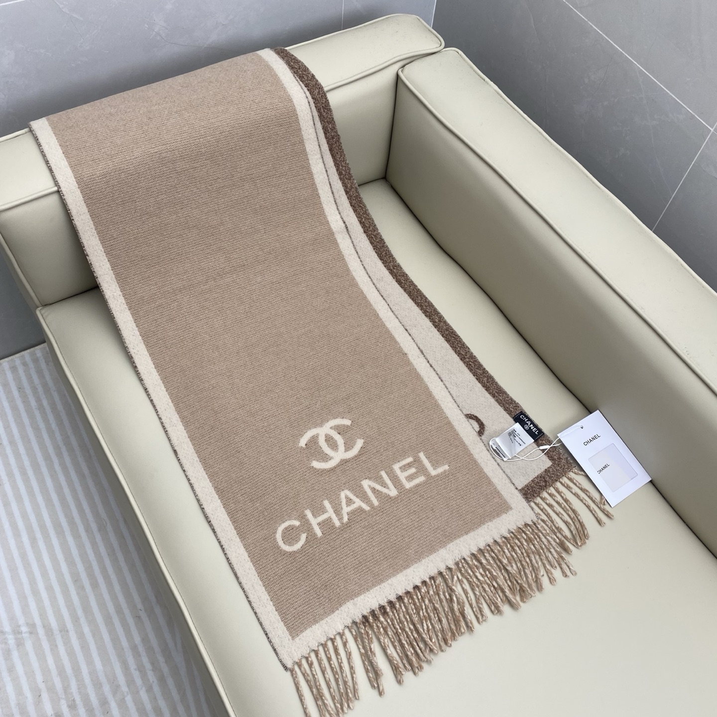 𝑪𝒉香香 25𝐀𝐁羊毛围巾195*35cm 100%棉羊毛手感软软的薄款围巾，简单的双色搭配设计，超级百