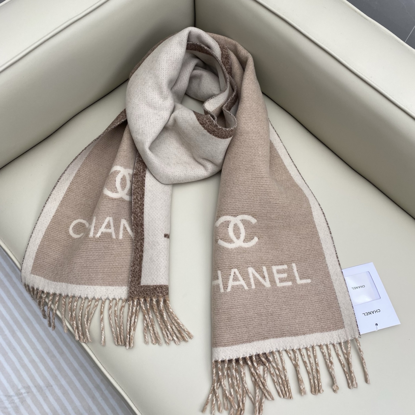 𝑪𝒉香香 25𝐀𝐁羊毛围巾195*35cm 100%棉羊毛手感软软的薄款围巾，简单的双色搭配设计，超级百