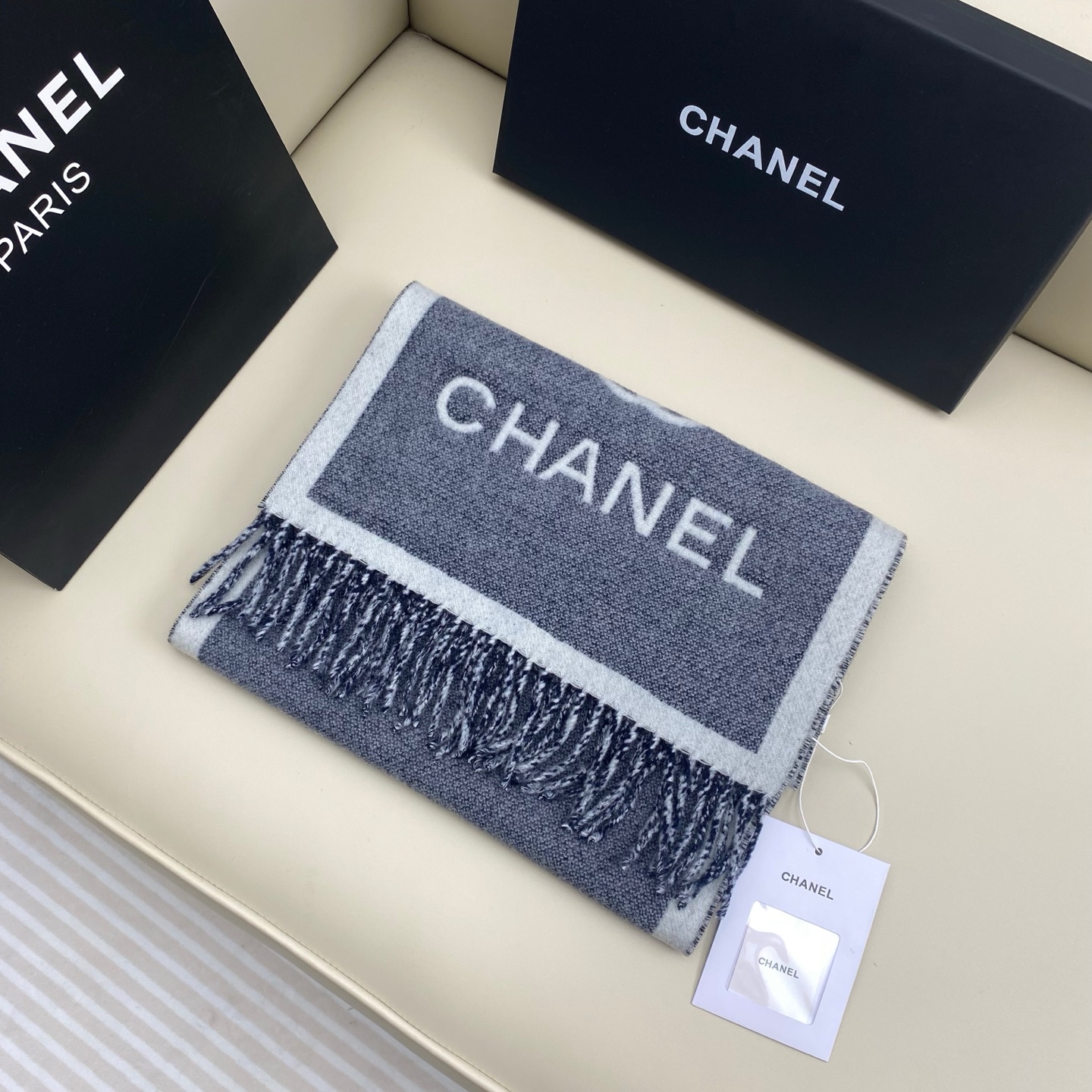 𝑪𝒉香香 25𝐀𝐁羊毛围巾195*35cm 100%棉羊毛手感软软的薄款围巾，简单的双色搭配设计，超级百