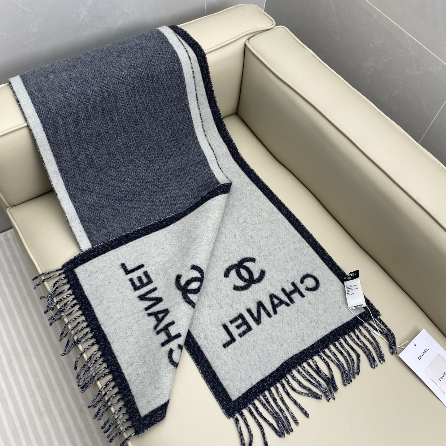 𝑪𝒉香香 25𝐀𝐁羊毛围巾195*35cm 100%棉羊毛手感软软的薄款围巾，简单的双色搭配设计，超级百