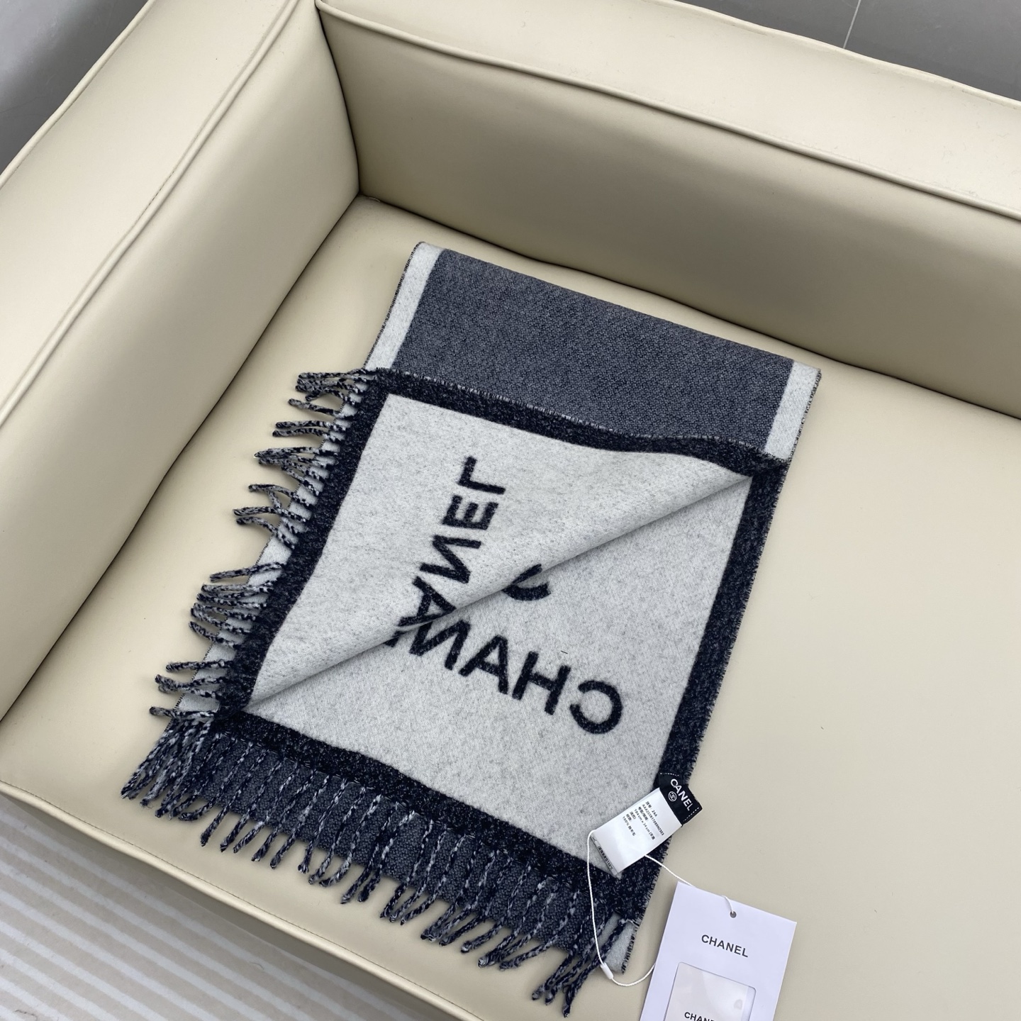 𝑪𝒉香香 25𝐀𝐁羊毛围巾195*35cm 100%棉羊毛手感软软的薄款围巾，简单的双色搭配设计，超级百