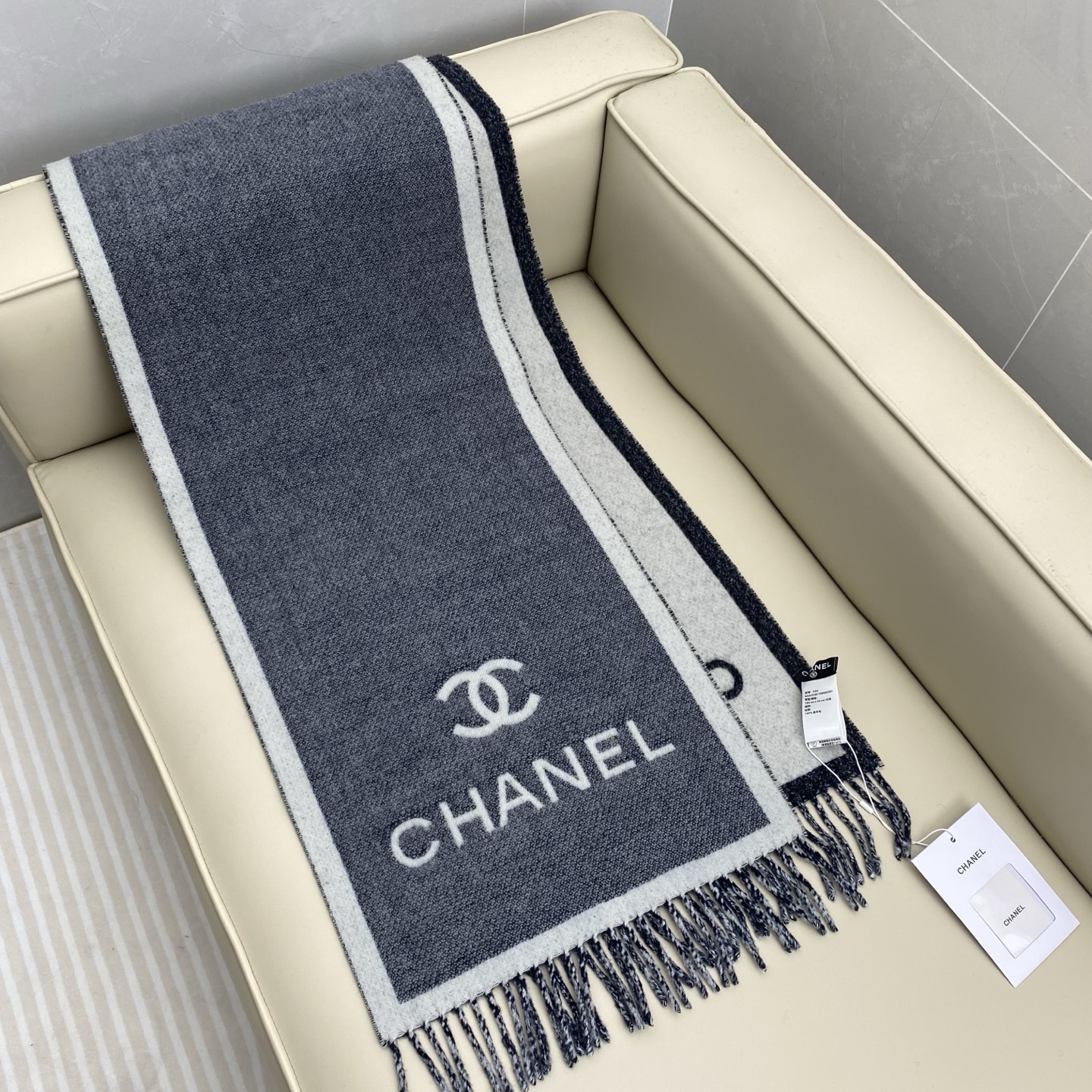 𝑪𝒉香香 25𝐀𝐁羊毛围巾195*35cm 100%棉羊毛手感软软的薄款围巾，简单的双色搭配设计，超级百