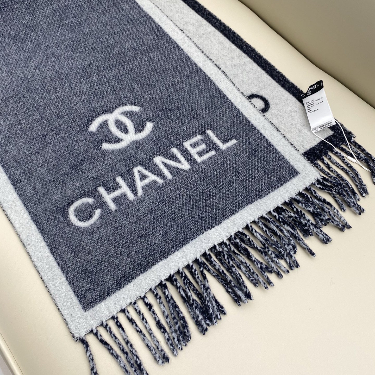 𝑪𝒉香香 25𝐀𝐁羊毛围巾195*35cm 100%棉羊毛手感软软的薄款围巾，简单的双色搭配设计，超级百