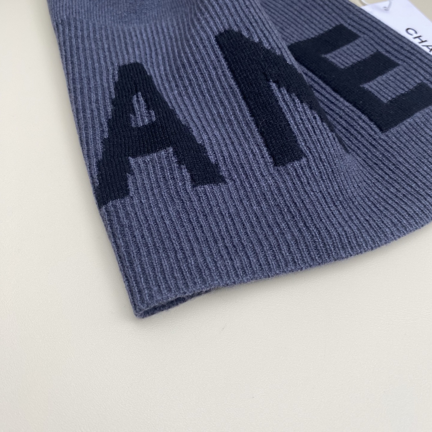 𝑪𝒉 双面纯色标志披肩围巾168*60cm.55%绵羊毛.45%山羊绒一抹纯色，足以定义优雅，香奈儿经典