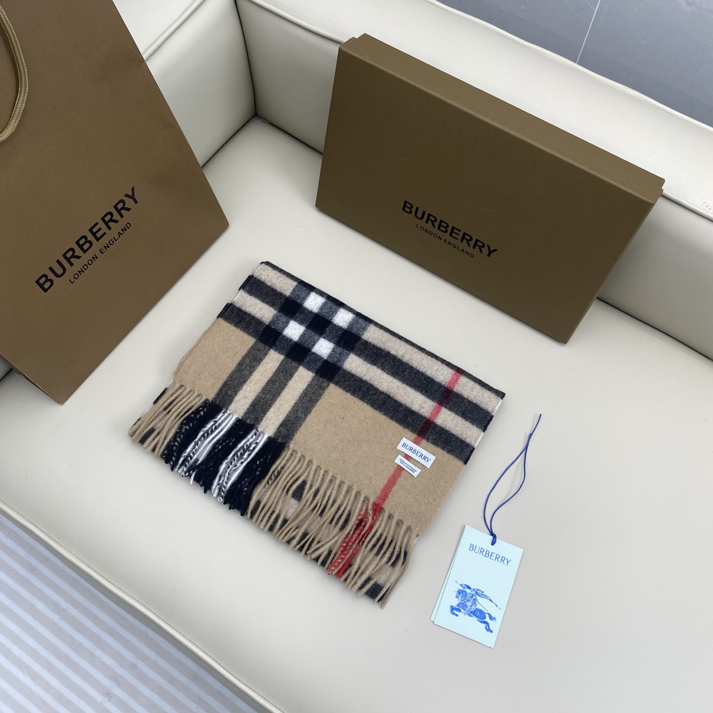 高版 高克重150 𝐁𝐁𝐫 经典格纹围巾180*30cm.100%山羊绒 经典格纹羊绒围巾，整个制作流程