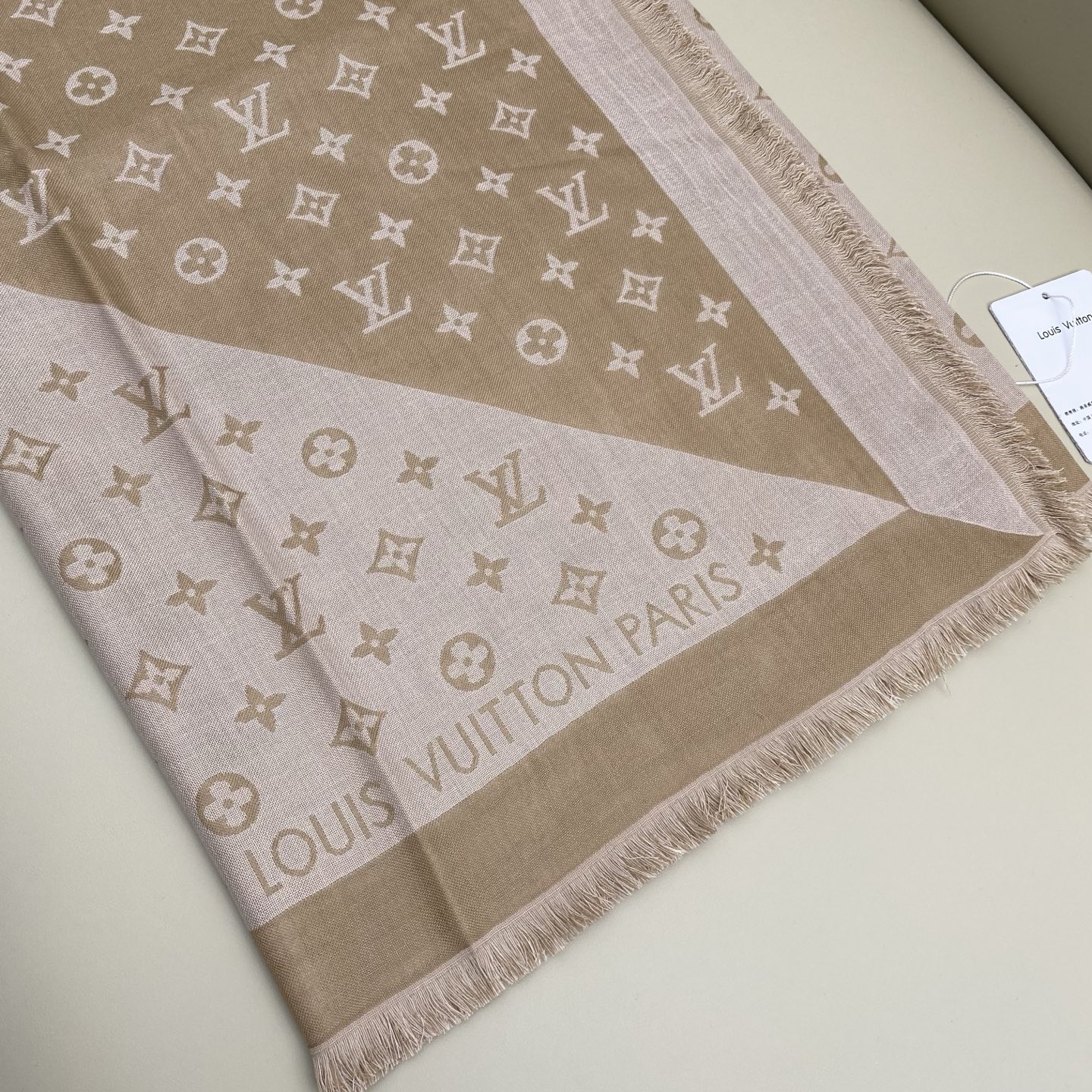 驴牌# Monogram Classic Shine【撞色提花140cm披肩围巾】 采用精湛提花工艺织就