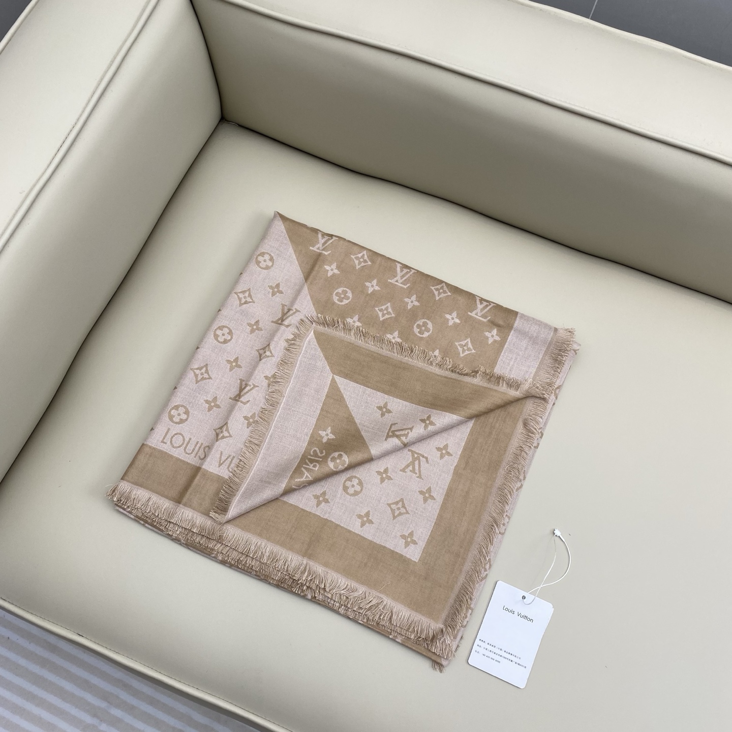 驴牌# Monogram Classic Shine【撞色提花140cm披肩围巾】 采用精湛提花工艺织就