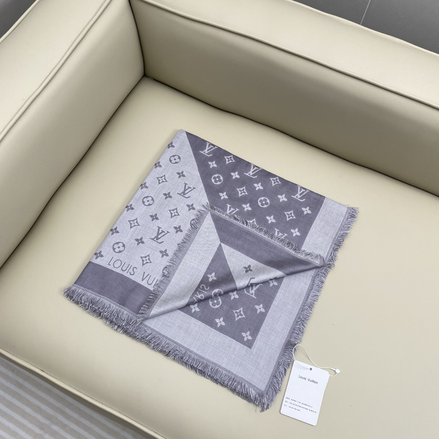 驴牌# Monogram Classic Shine【撞色提花140cm披肩围巾】 采用精湛提花工艺织就