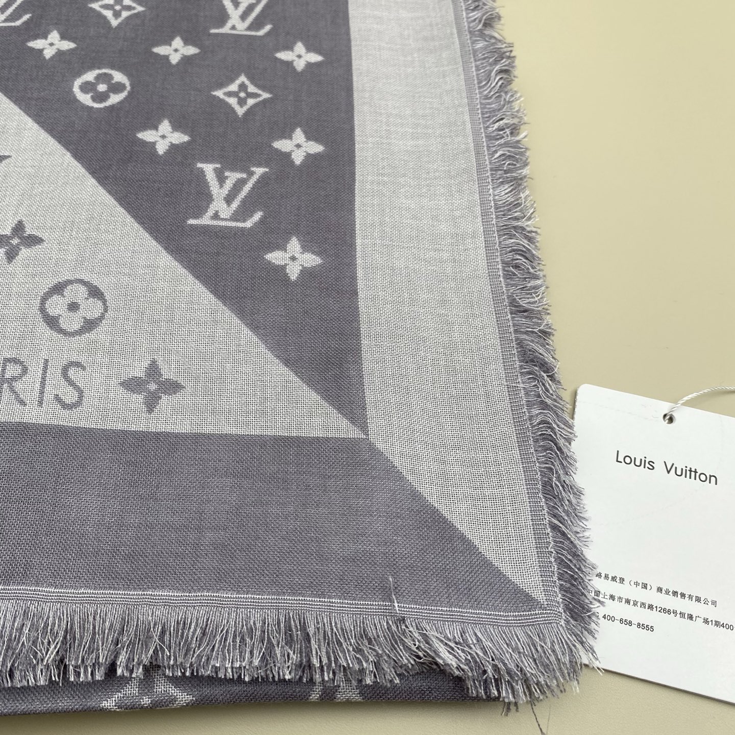 驴牌# Monogram Classic Shine【撞色提花140cm披肩围巾】 采用精湛提花工艺织就