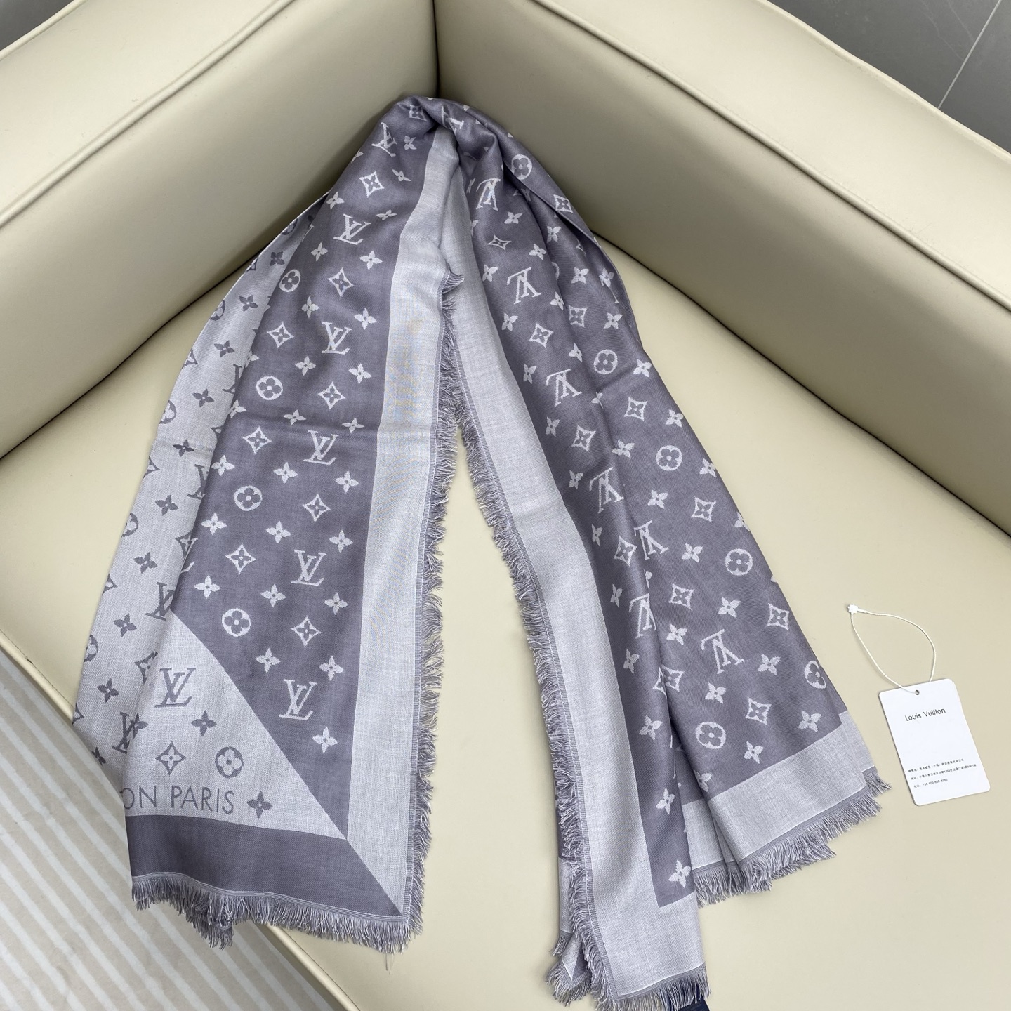 驴牌# Monogram Classic Shine【撞色提花140cm披肩围巾】 采用精湛提花工艺织就